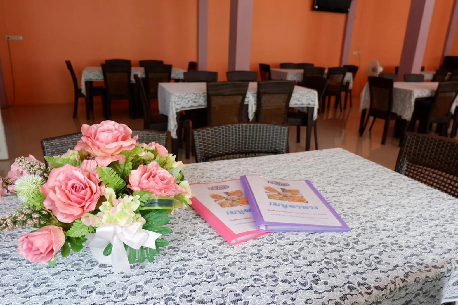 Restaurant/places to eat in Na Chaidej hotel