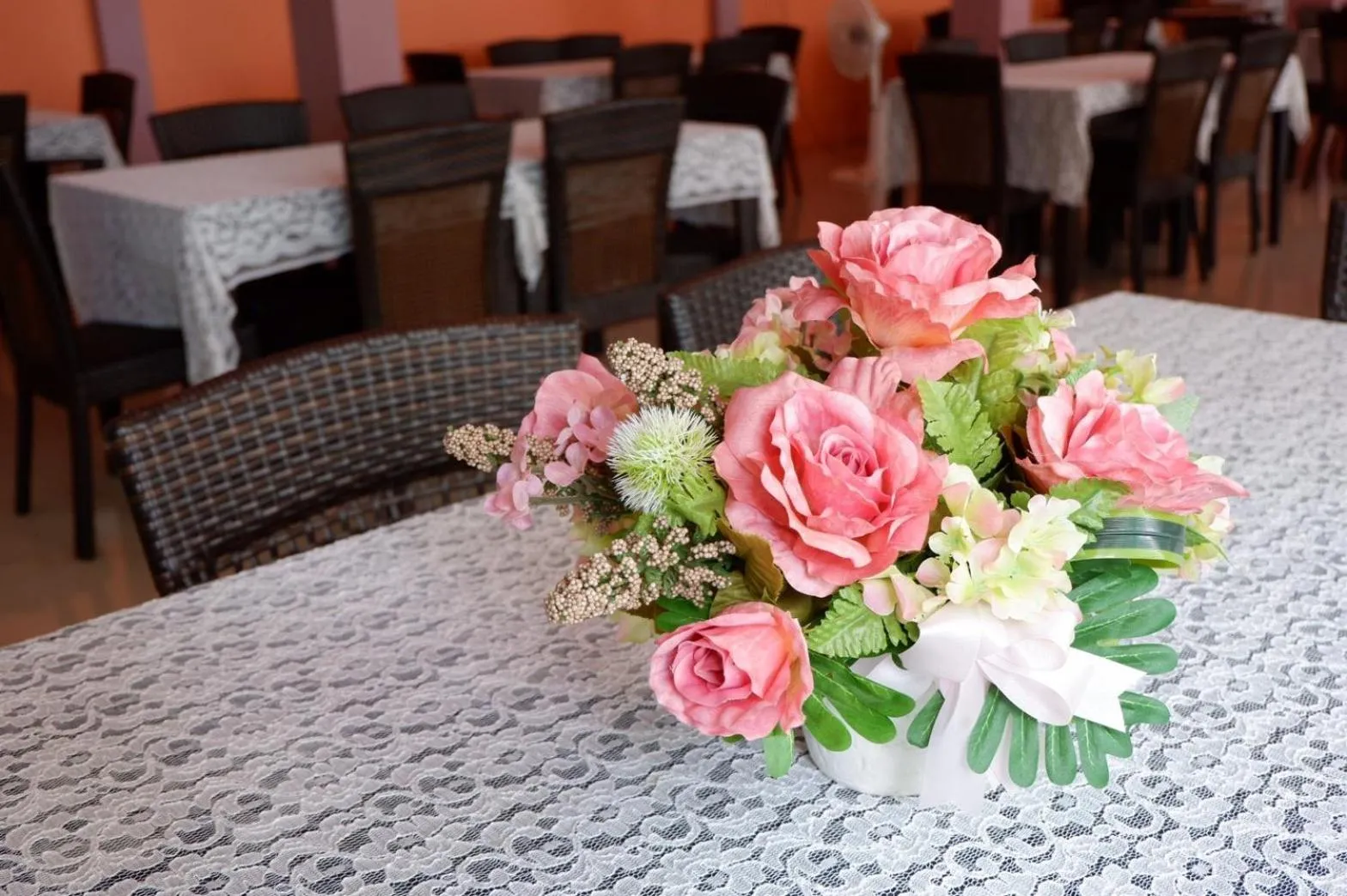 Restaurant/places to eat in Na Chaidej hotel