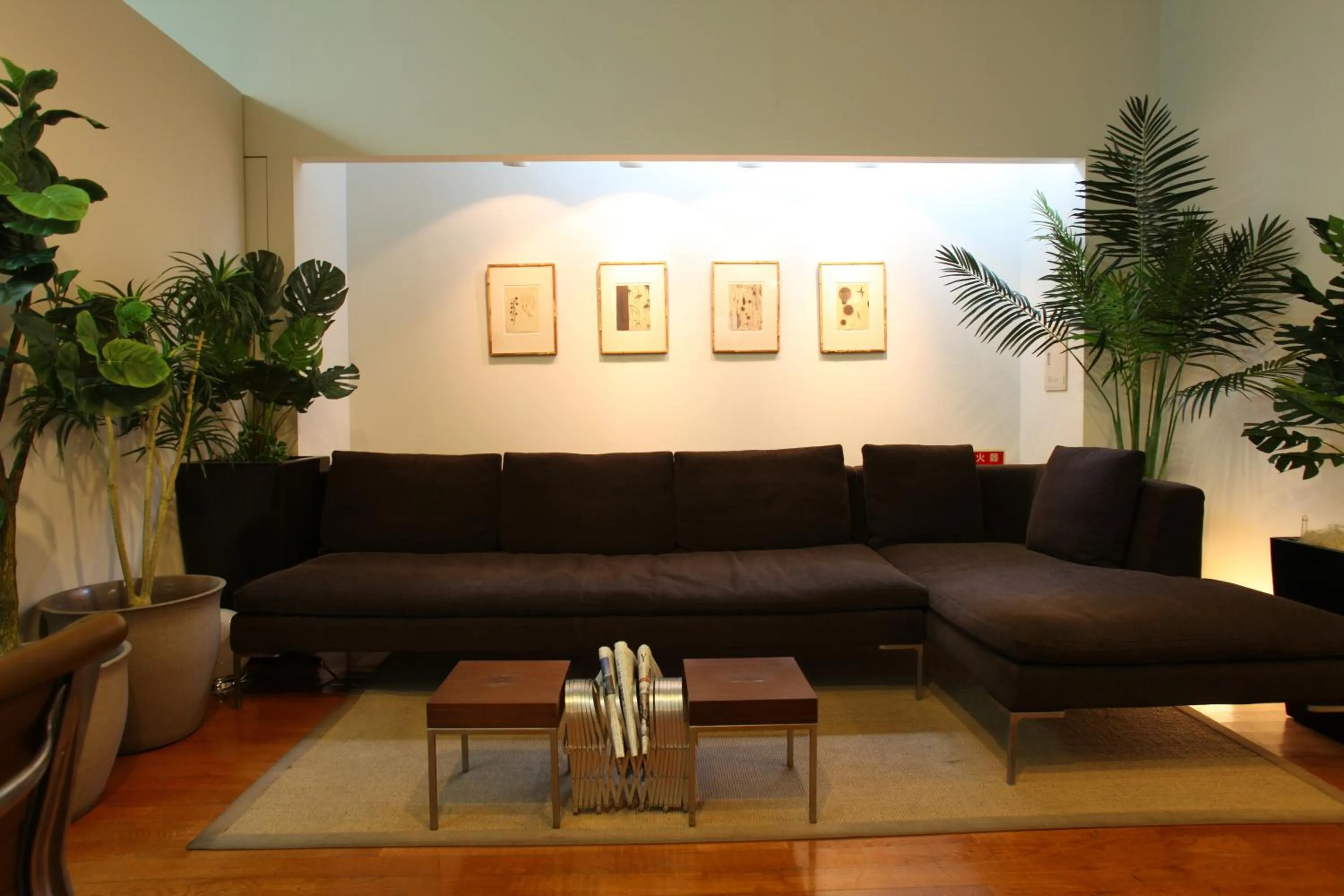 Communal lounge/ TV room in Hotel Aria