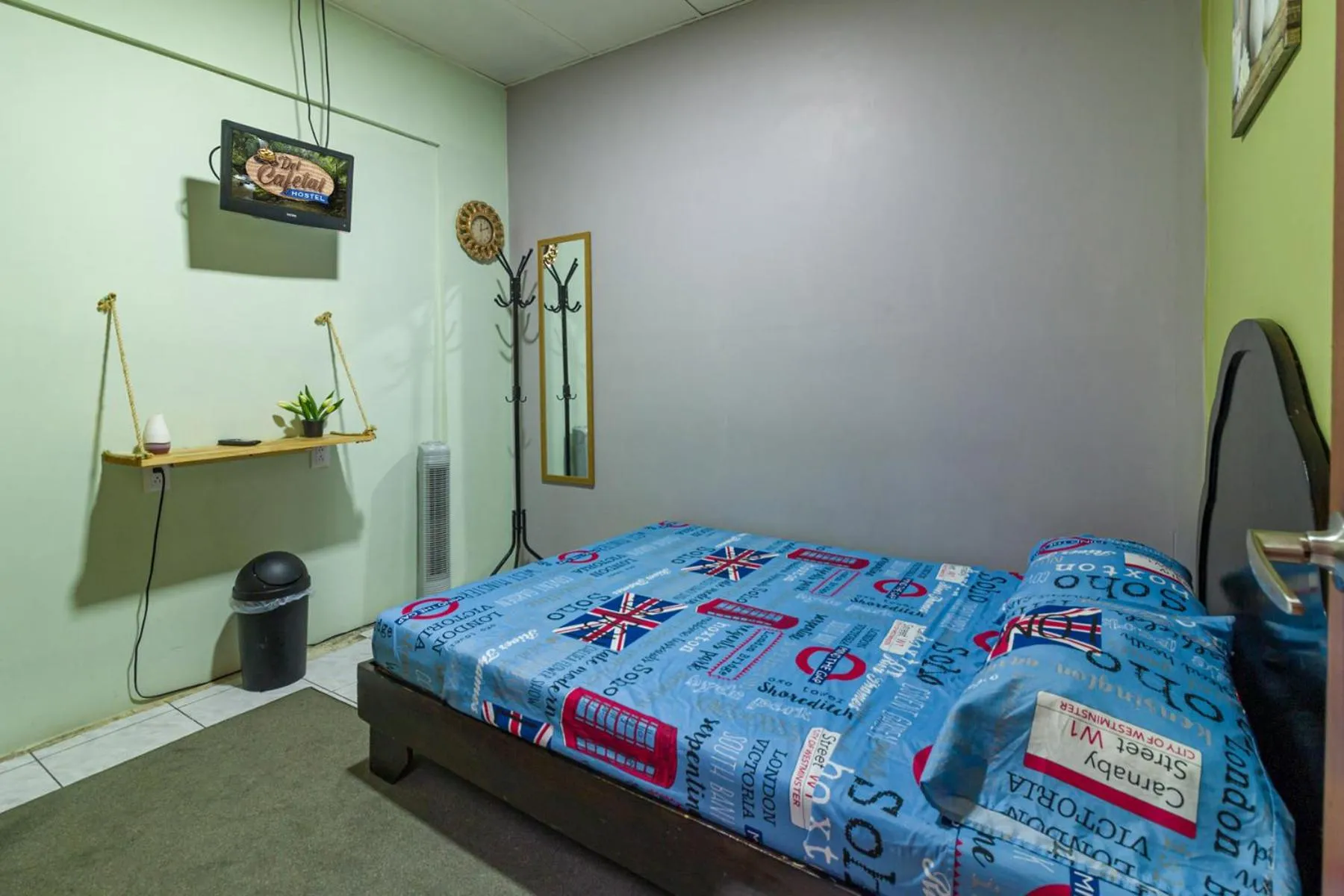 Photo of the whole room, Bed in Delcafetalcr