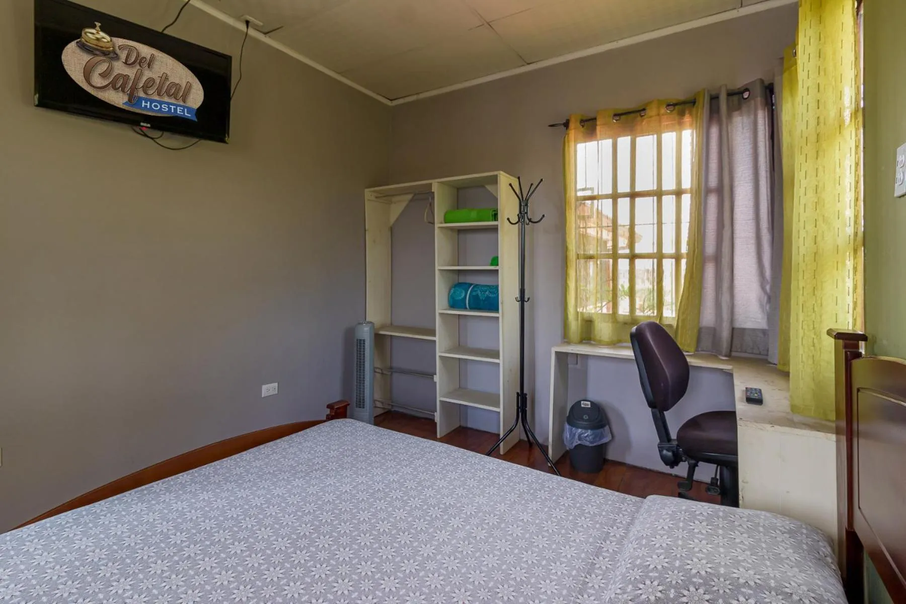 Photo of the whole room, Bed in Delcafetalcr