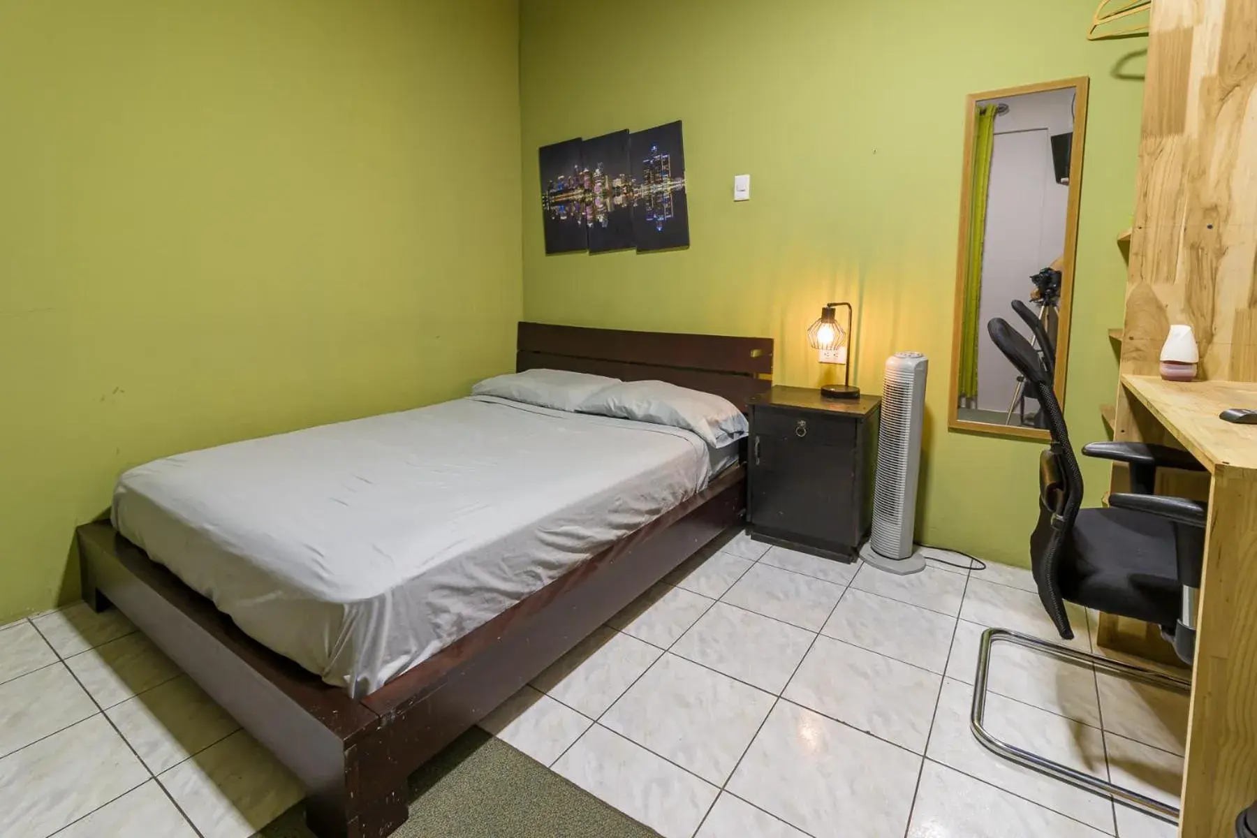 Standard Twin Room with Shared Bathroom - single occupancy in Delcafetalcr Standard Twin Room with Shared Bathroom - single occupancy in Delcafetalcr
