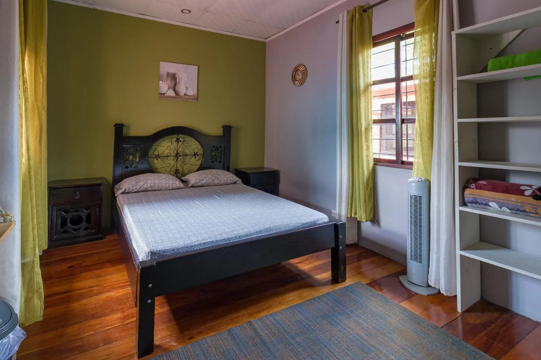 Photo of the whole room, Bed in Delcafetalcr