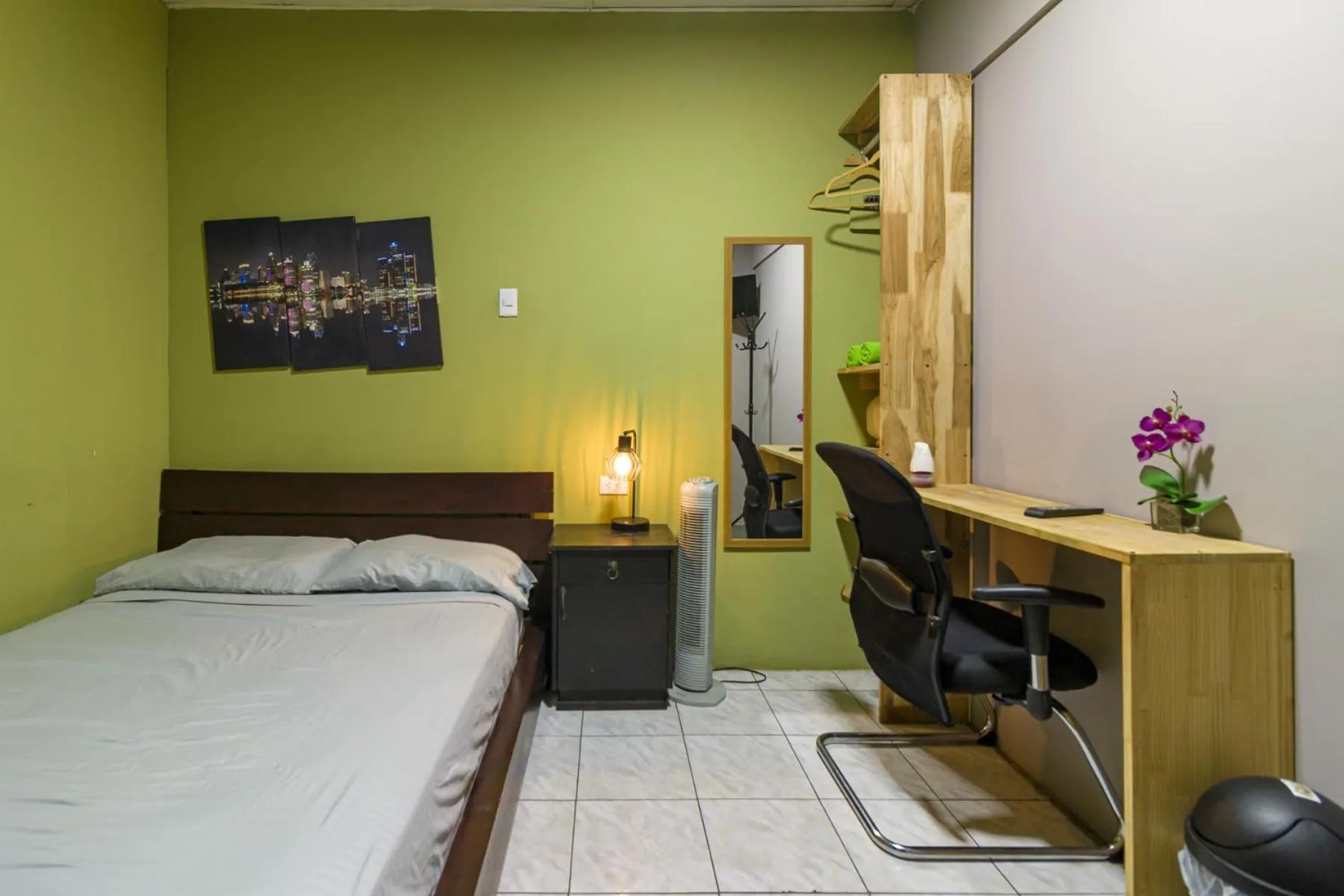 Photo of the whole room, Bed in Delcafetalcr