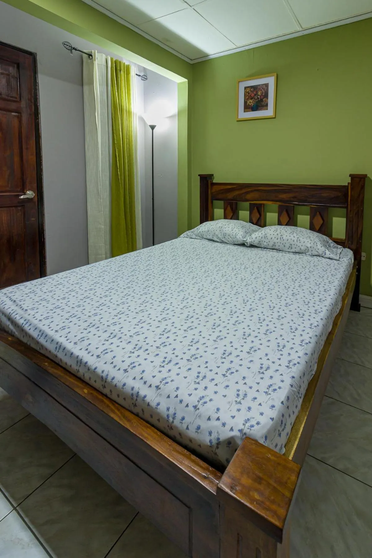 Photo of the whole room, Bed in Delcafetalcr