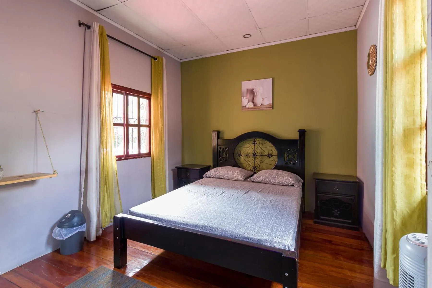 Photo of the whole room, Bed in Delcafetalcr