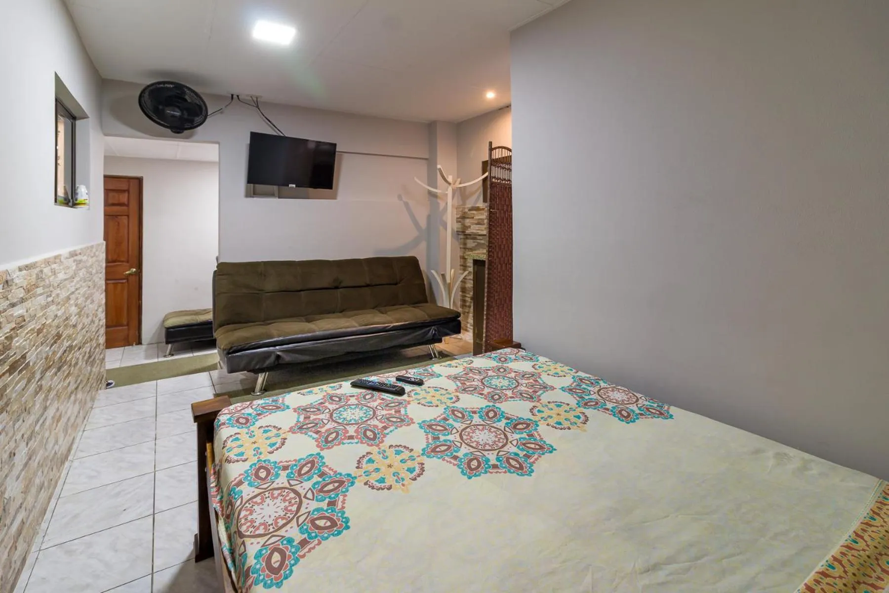 Bedroom, Bed in Delcafetalcr