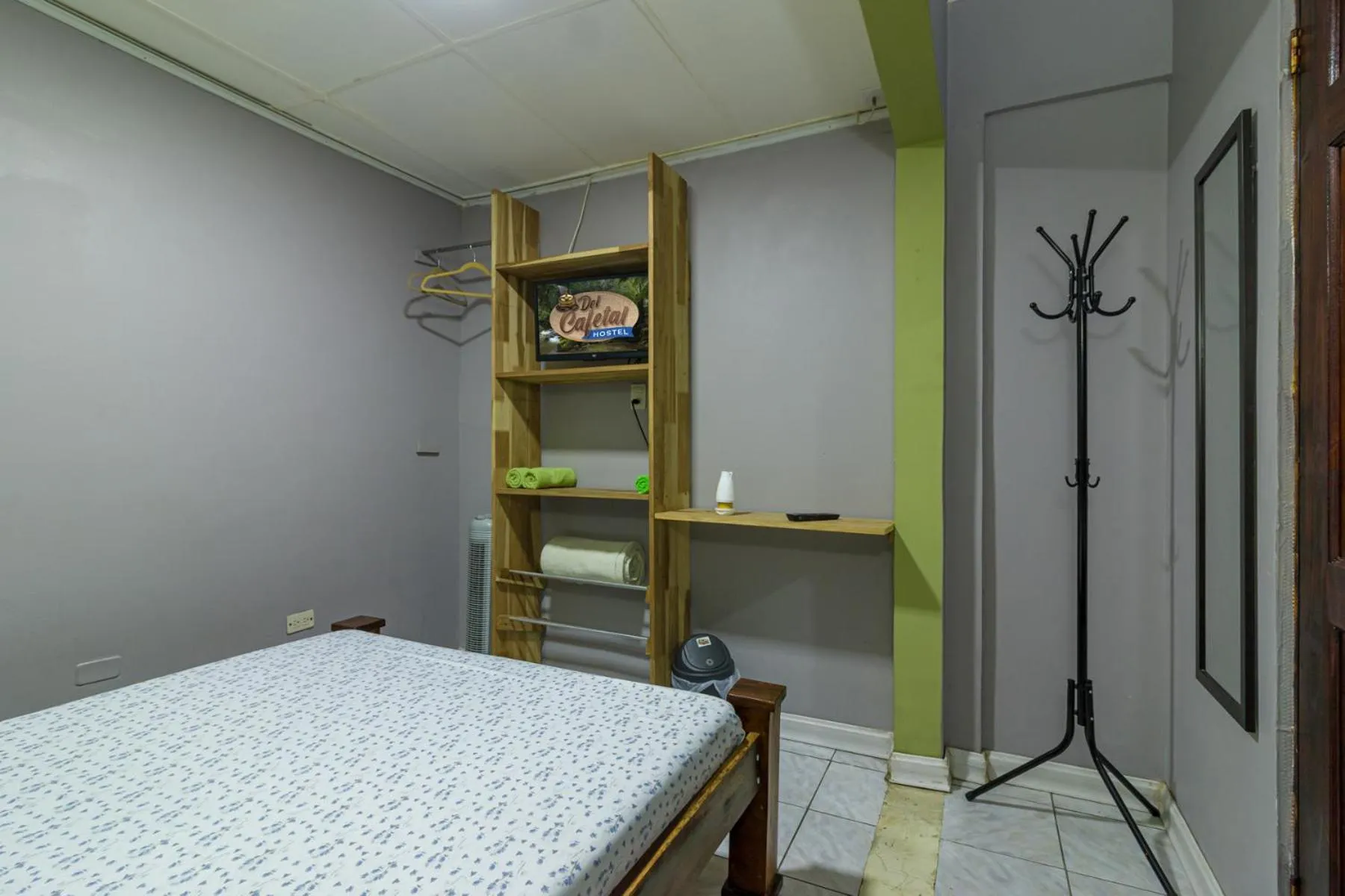 Photo of the whole room, Bed in Delcafetalcr