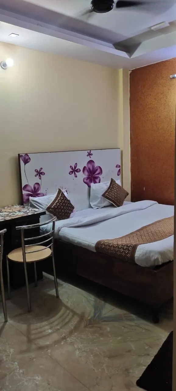 Bed in SSS Group Hotel Dwarka Delhi