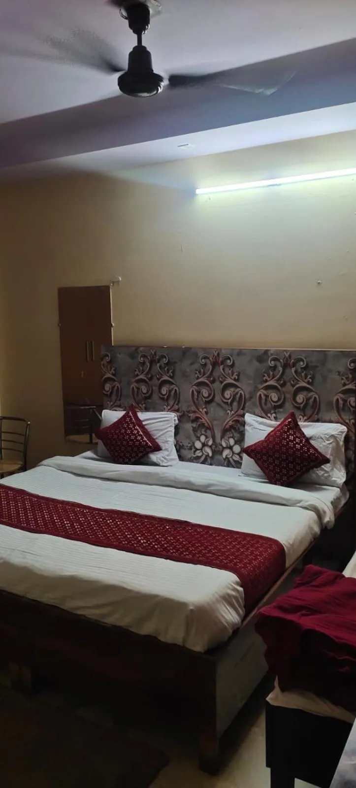 Bed in SSS Group Hotel Dwarka Delhi