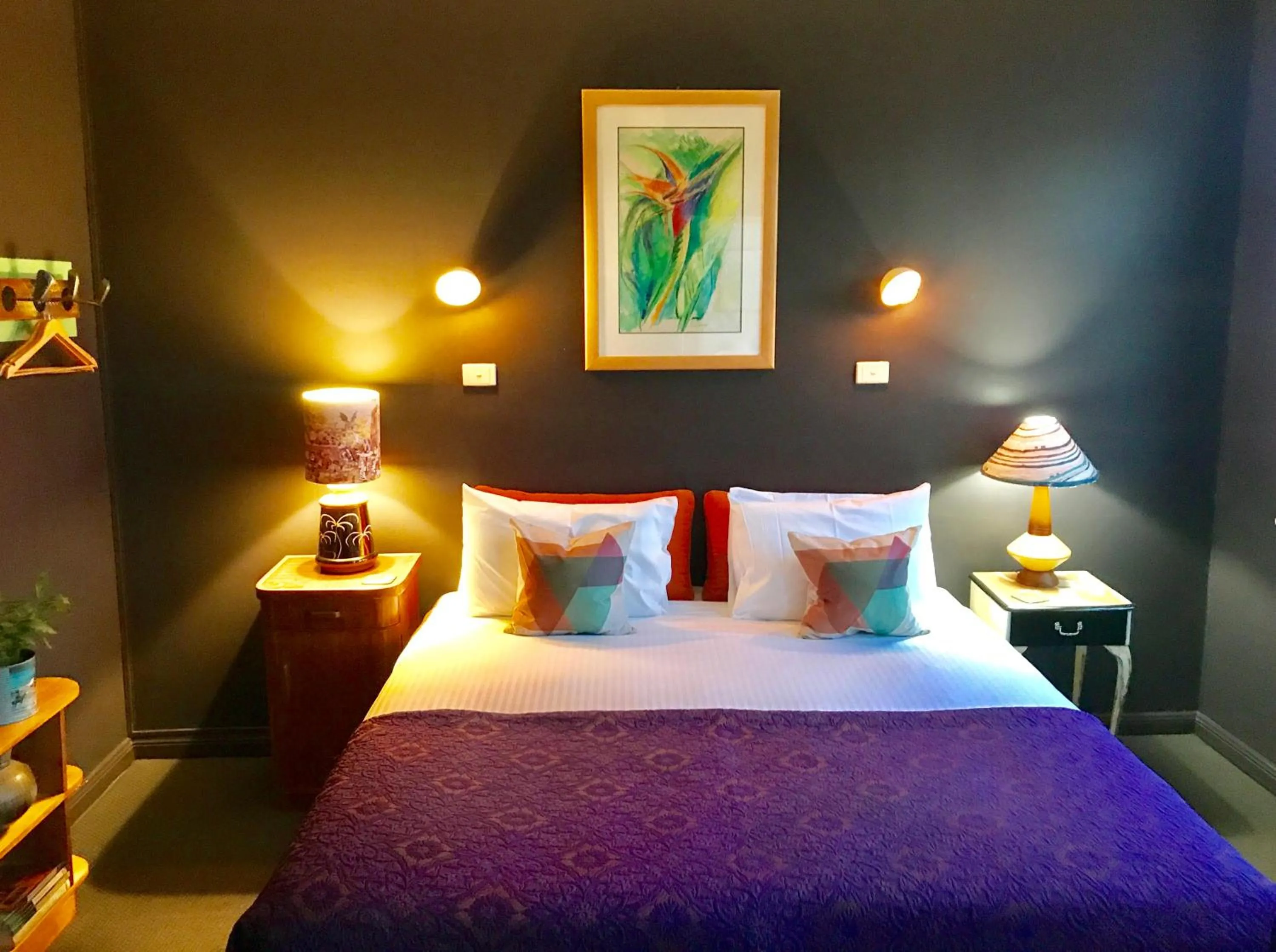 Shower, Bed in Vine Valley Inn