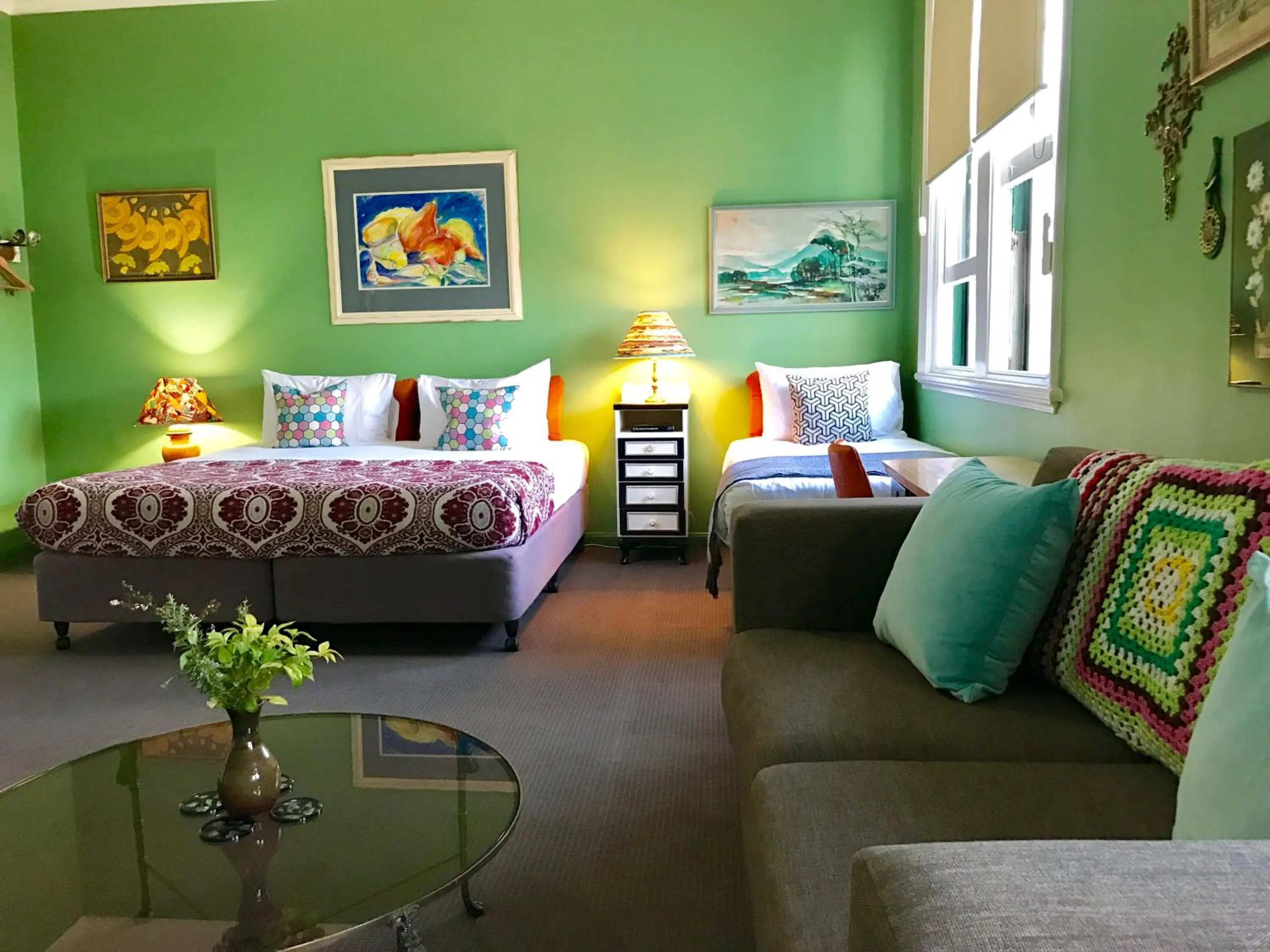 Toilet, Bed in Vine Valley Inn