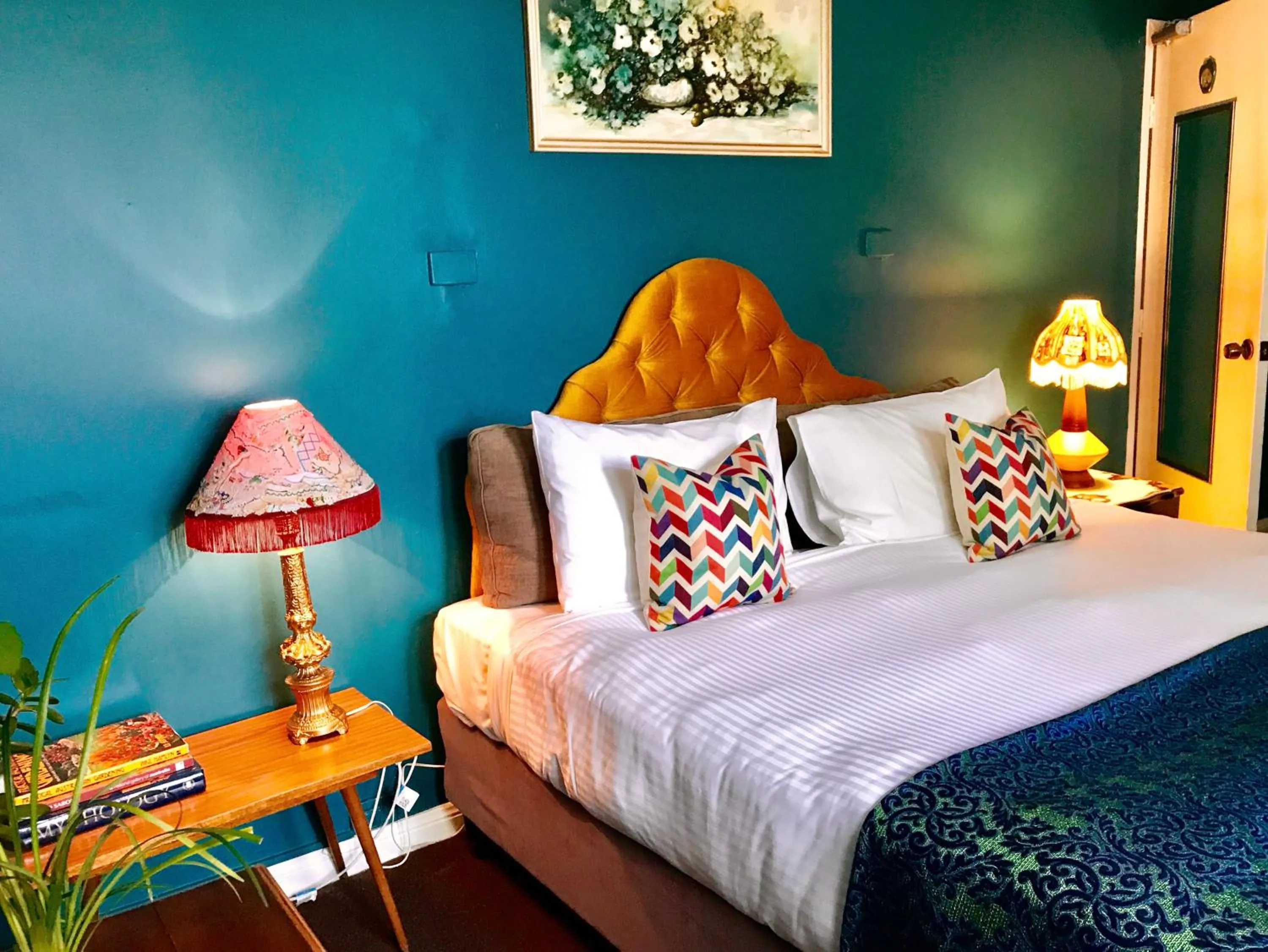 Shower, Bed in Vine Valley Inn