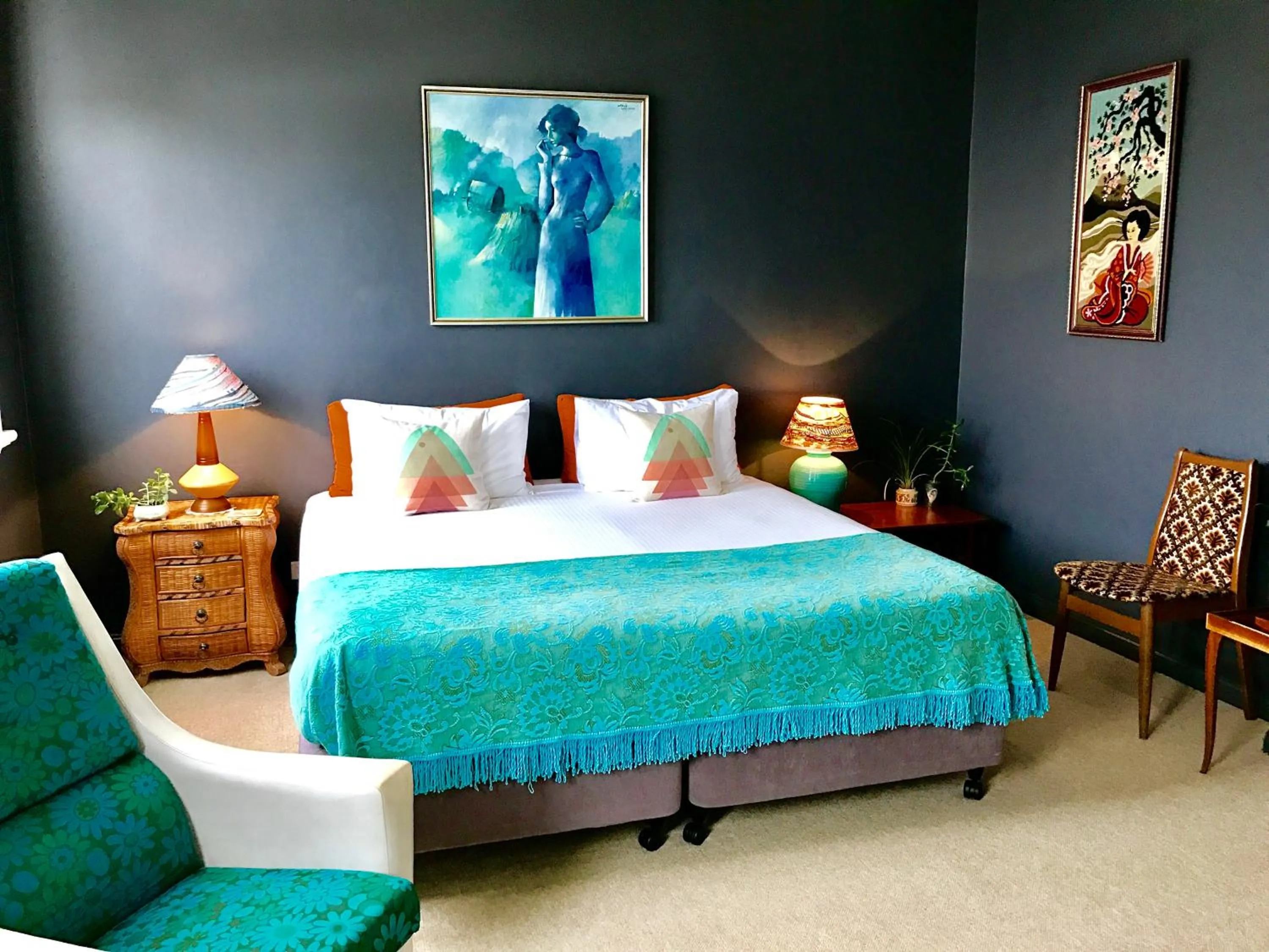 Seating area, Bed in Vine Valley Inn