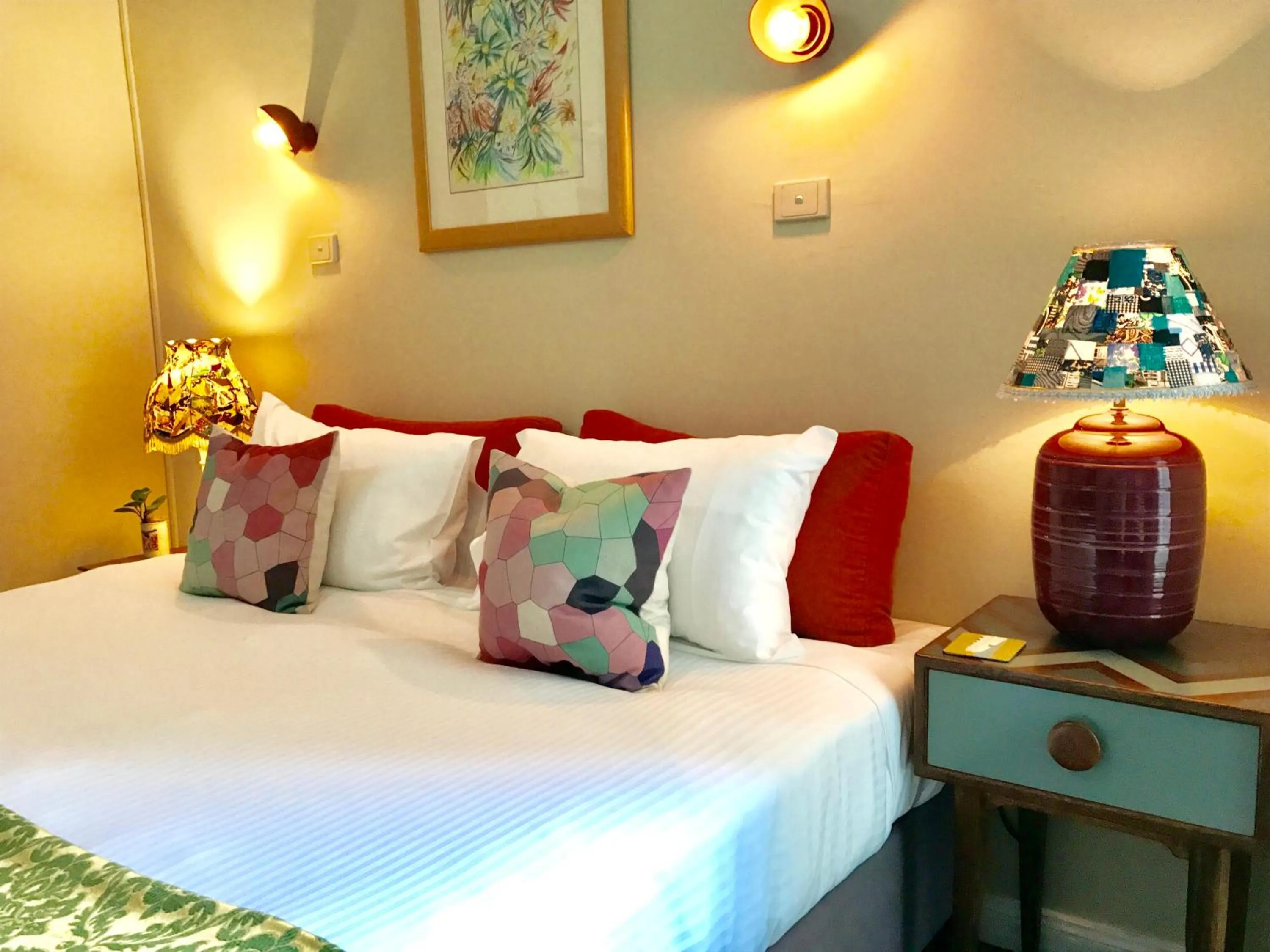 Shower, Bed in Vine Valley Inn