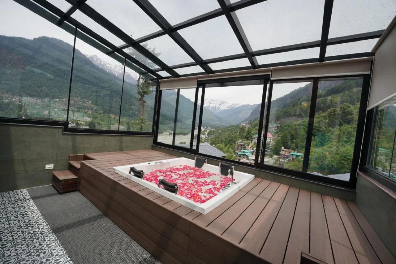 Hot Tub in Aloka Resort