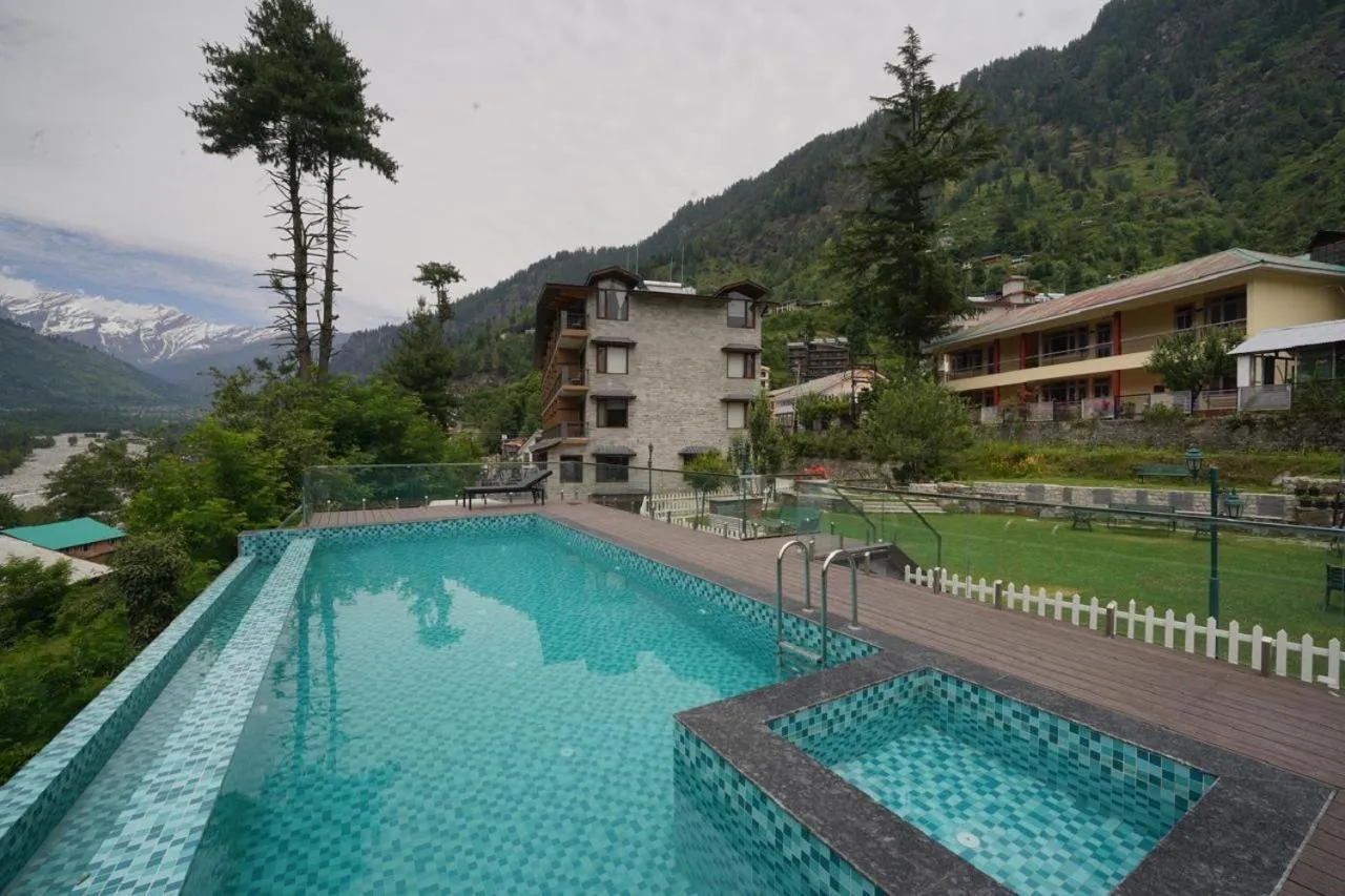 Swimming pool in Aloka Resort