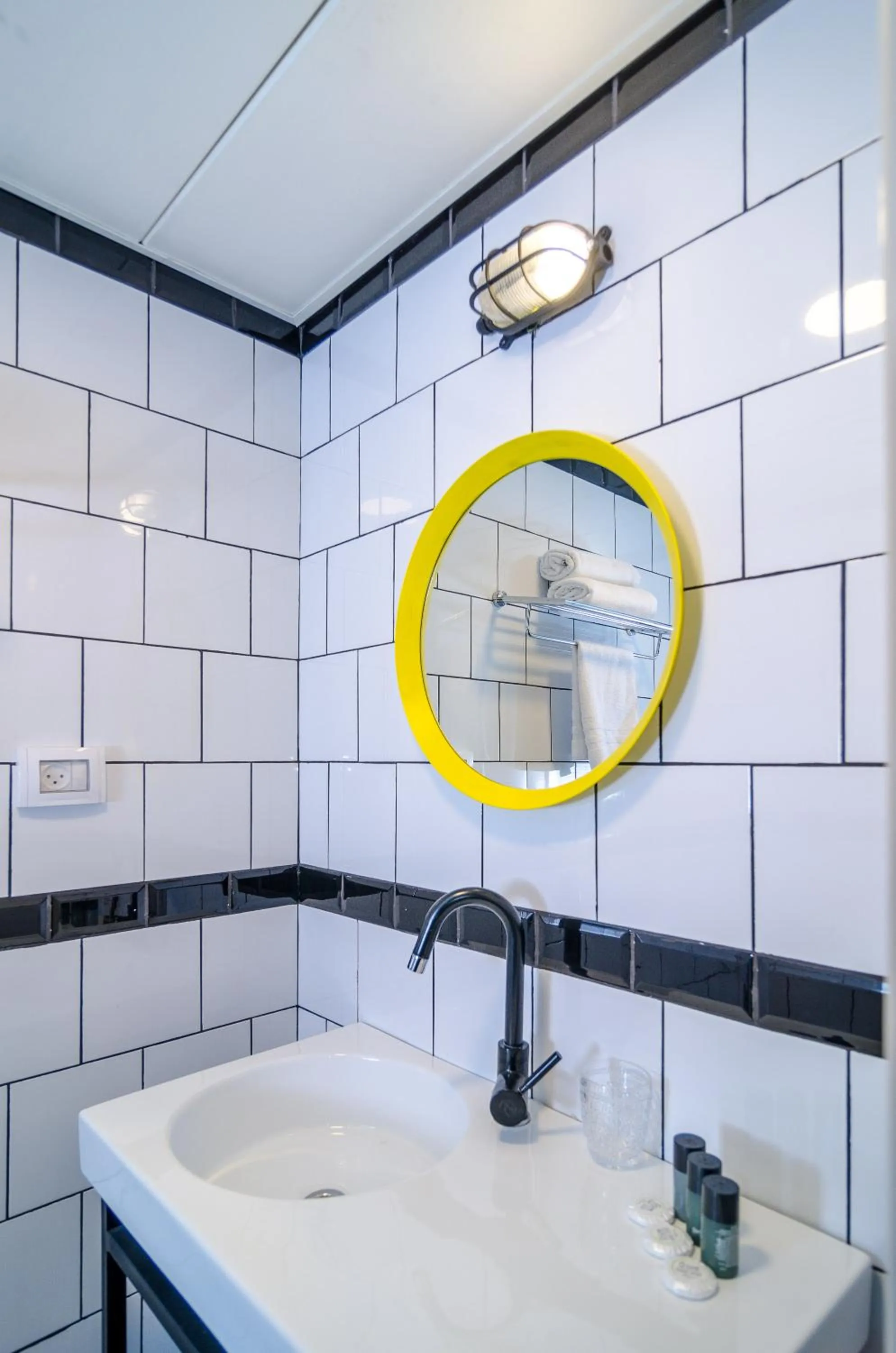 Bathroom in Olive The White House