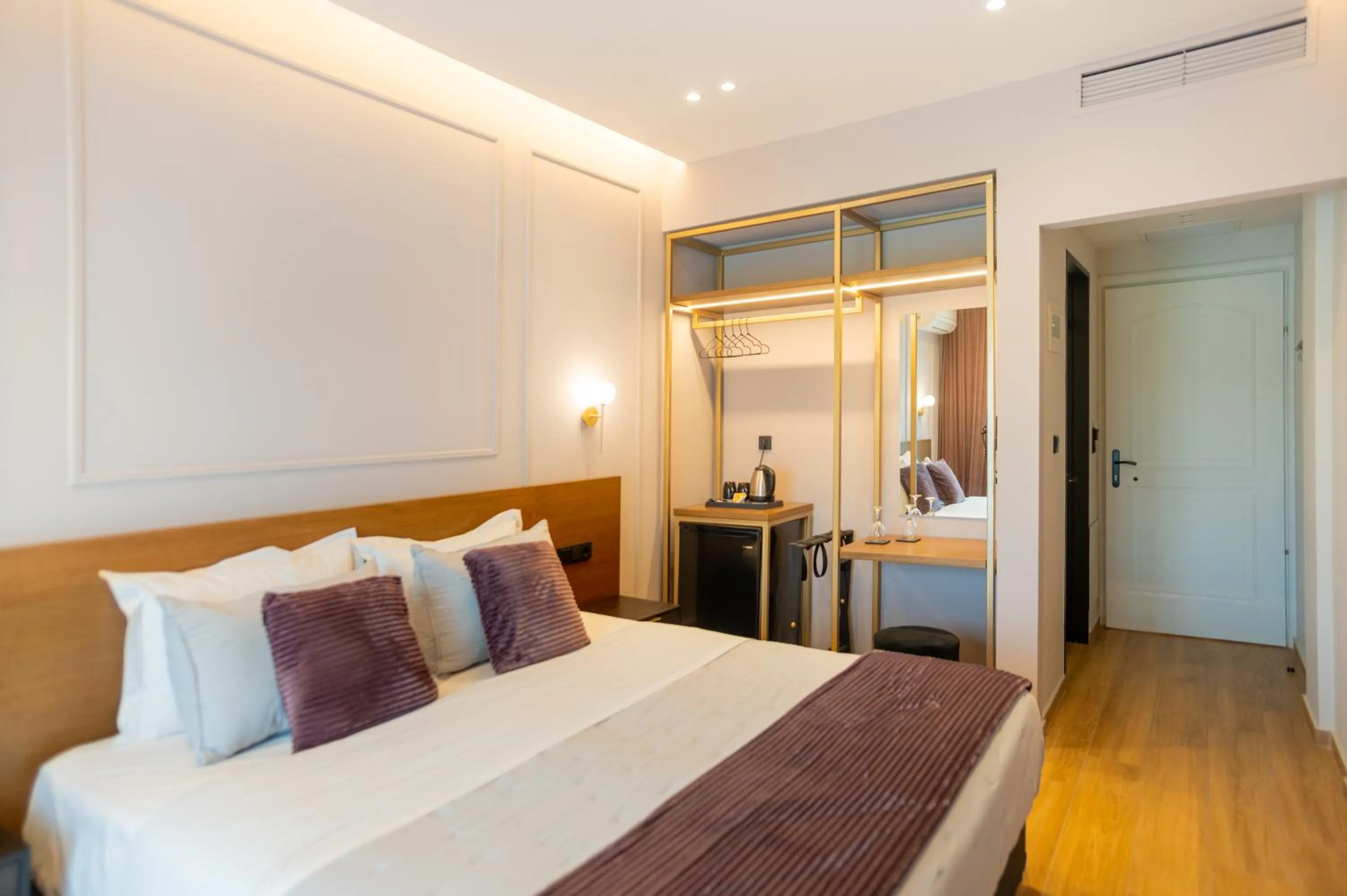 Bedroom in Aggelos Hotel