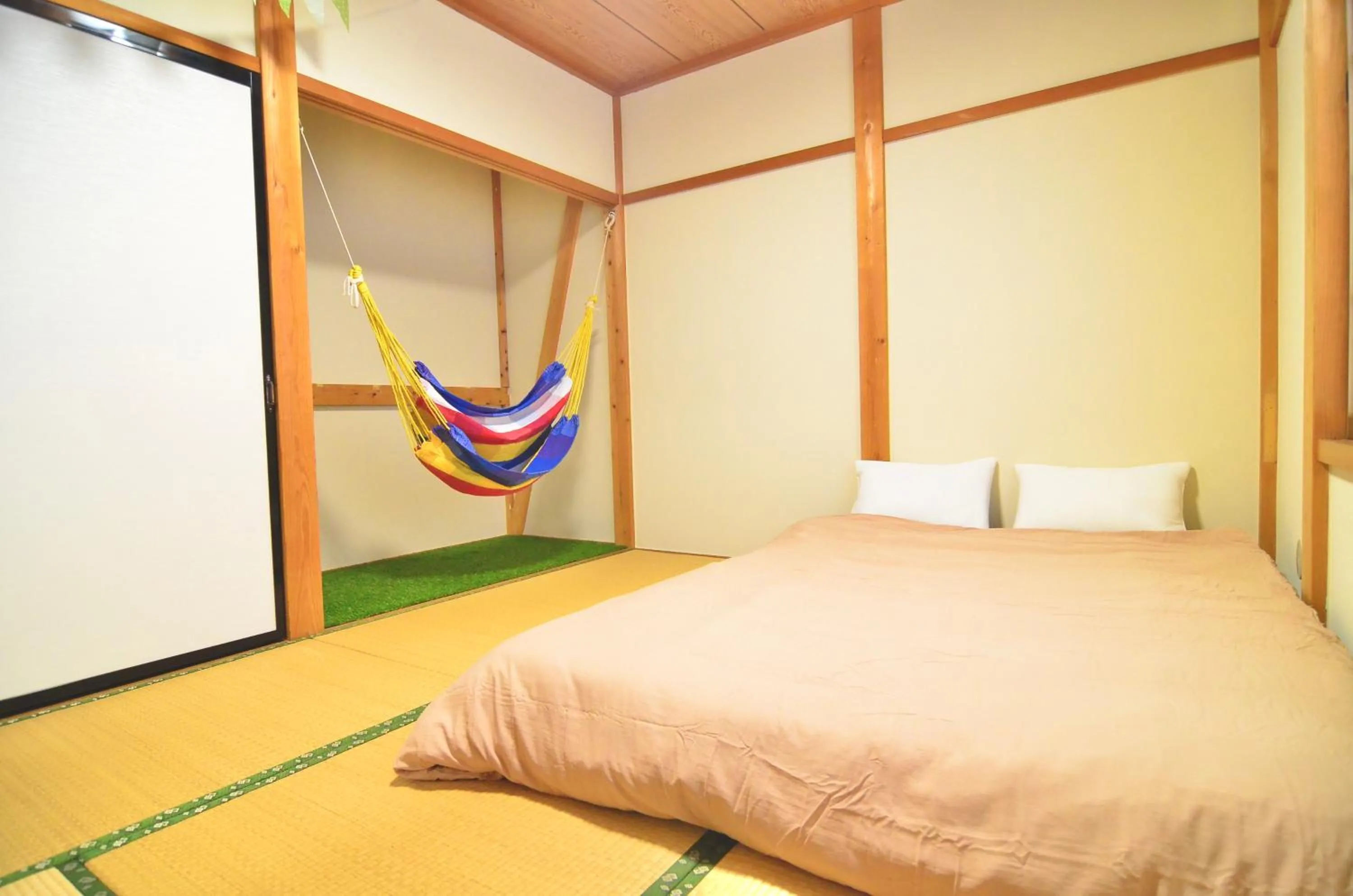 Photo of the whole room in Cocomock House