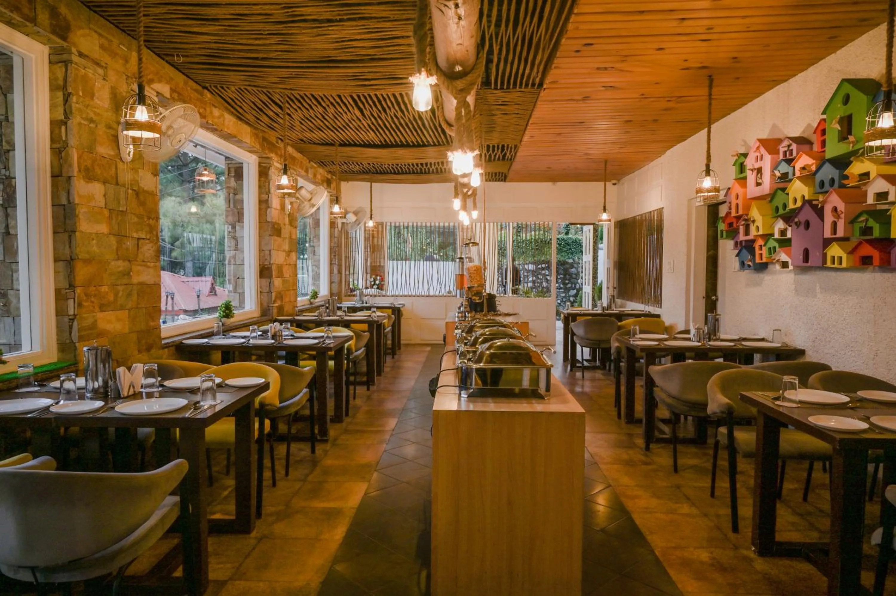 Restaurant/places to eat in The Nature's Green Resort, Bhimtal, Nainital