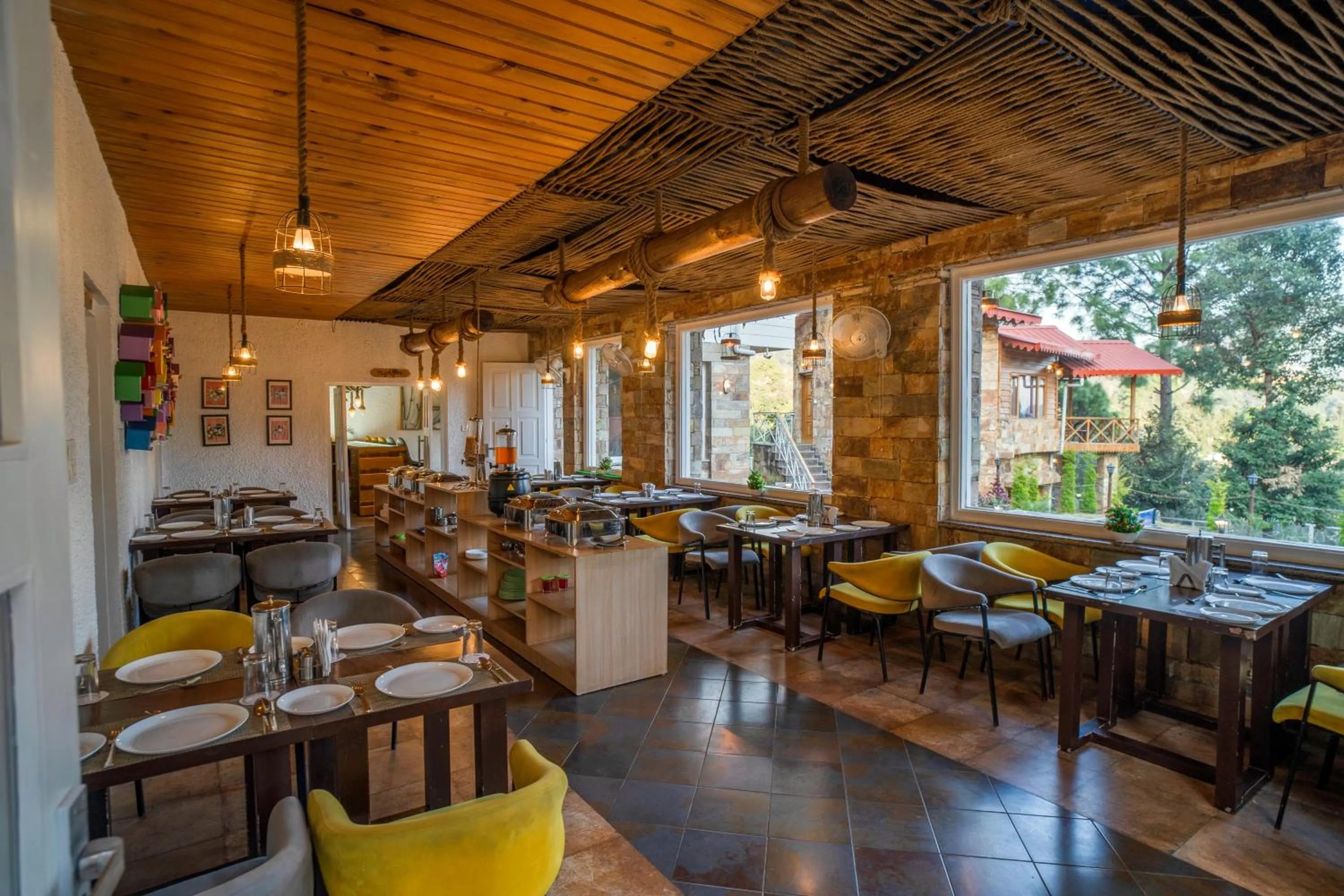 Restaurant/places to eat in The Nature's Green Resort, Bhimtal, Nainital