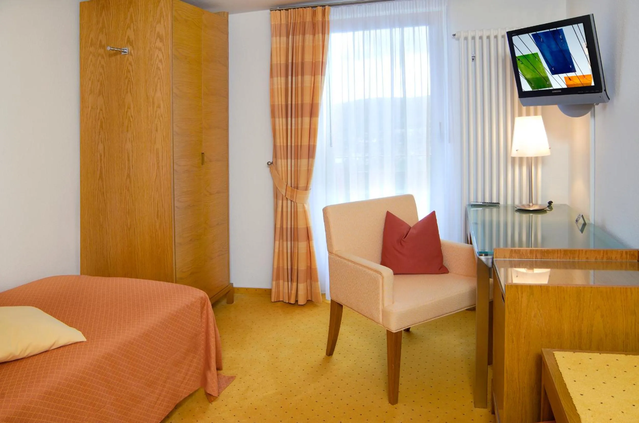 Bed in Restaurant-Hotel Maien