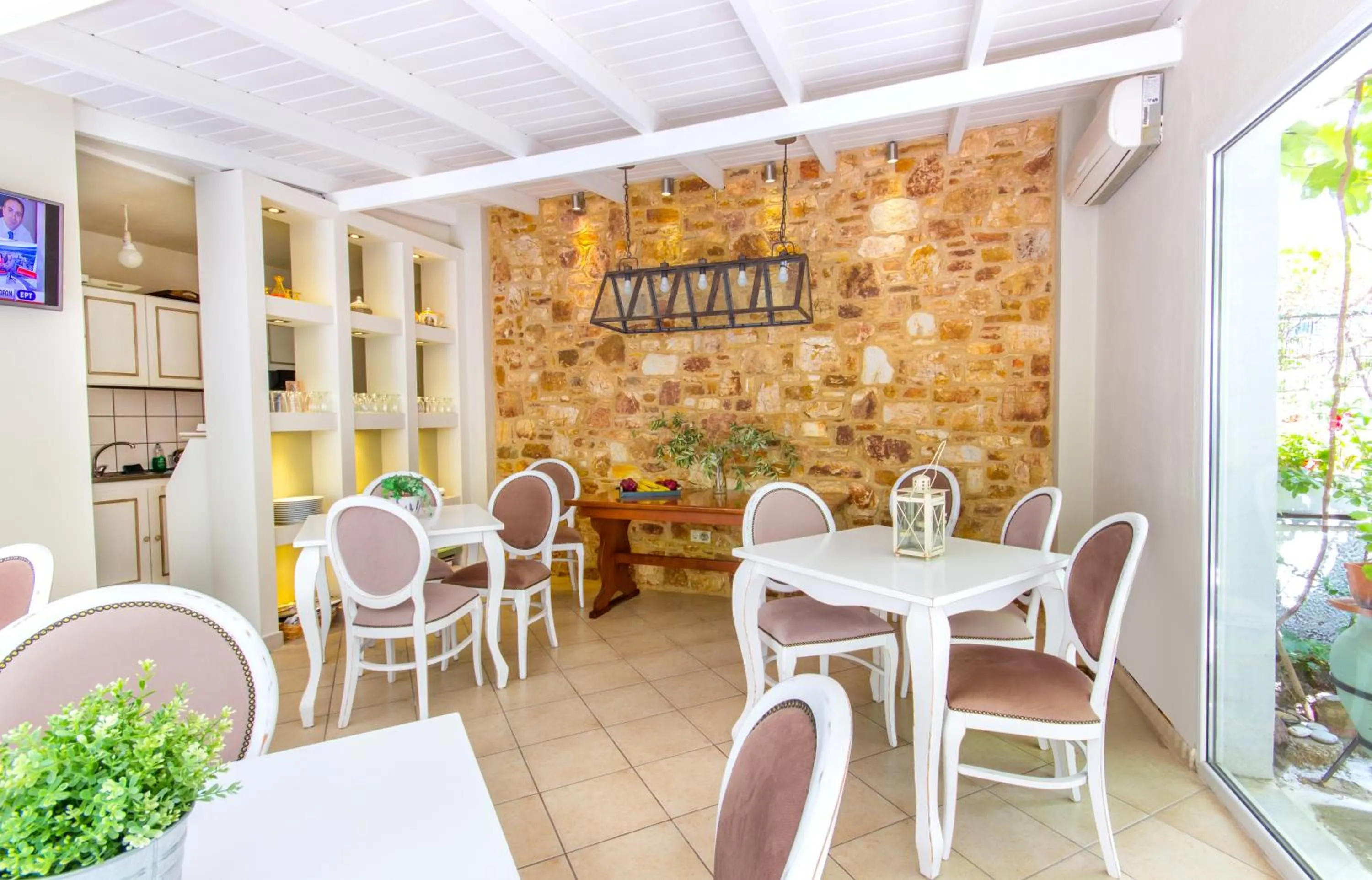 Restaurant/places to eat in Hotel Galini