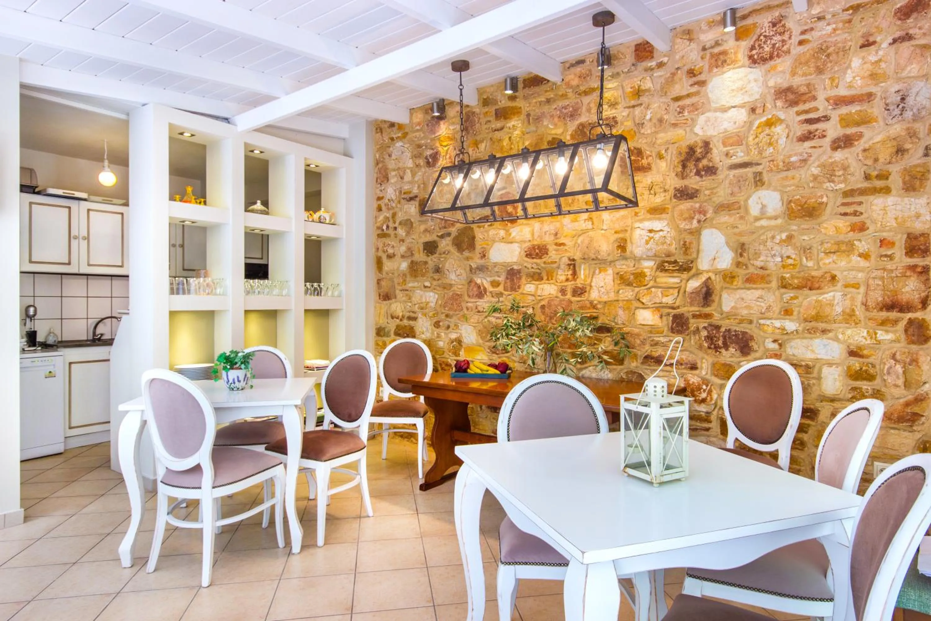 Communal lounge/ TV room in Hotel Galini