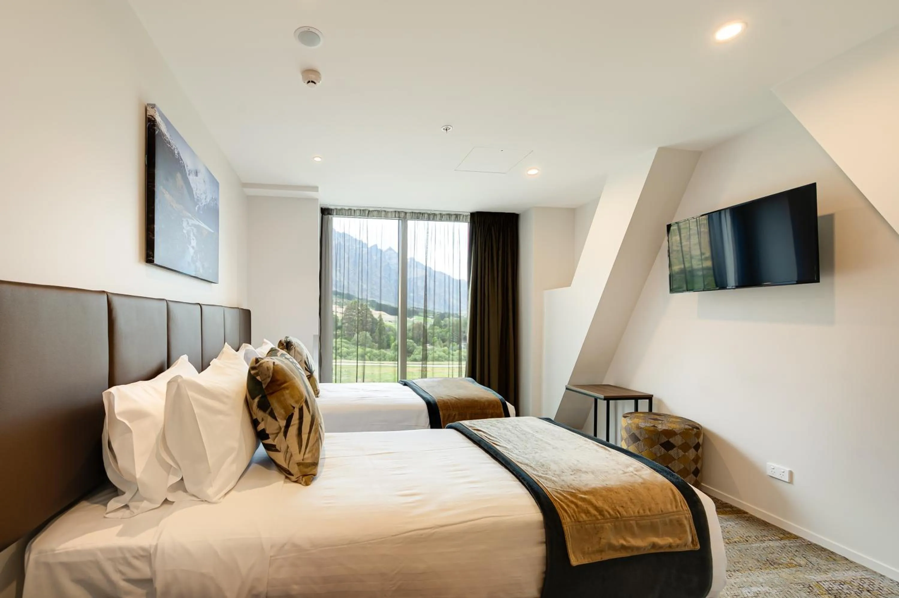 Photo of the whole room, Bed in La Quinta by Wyndham Remarkables Park Queenstown