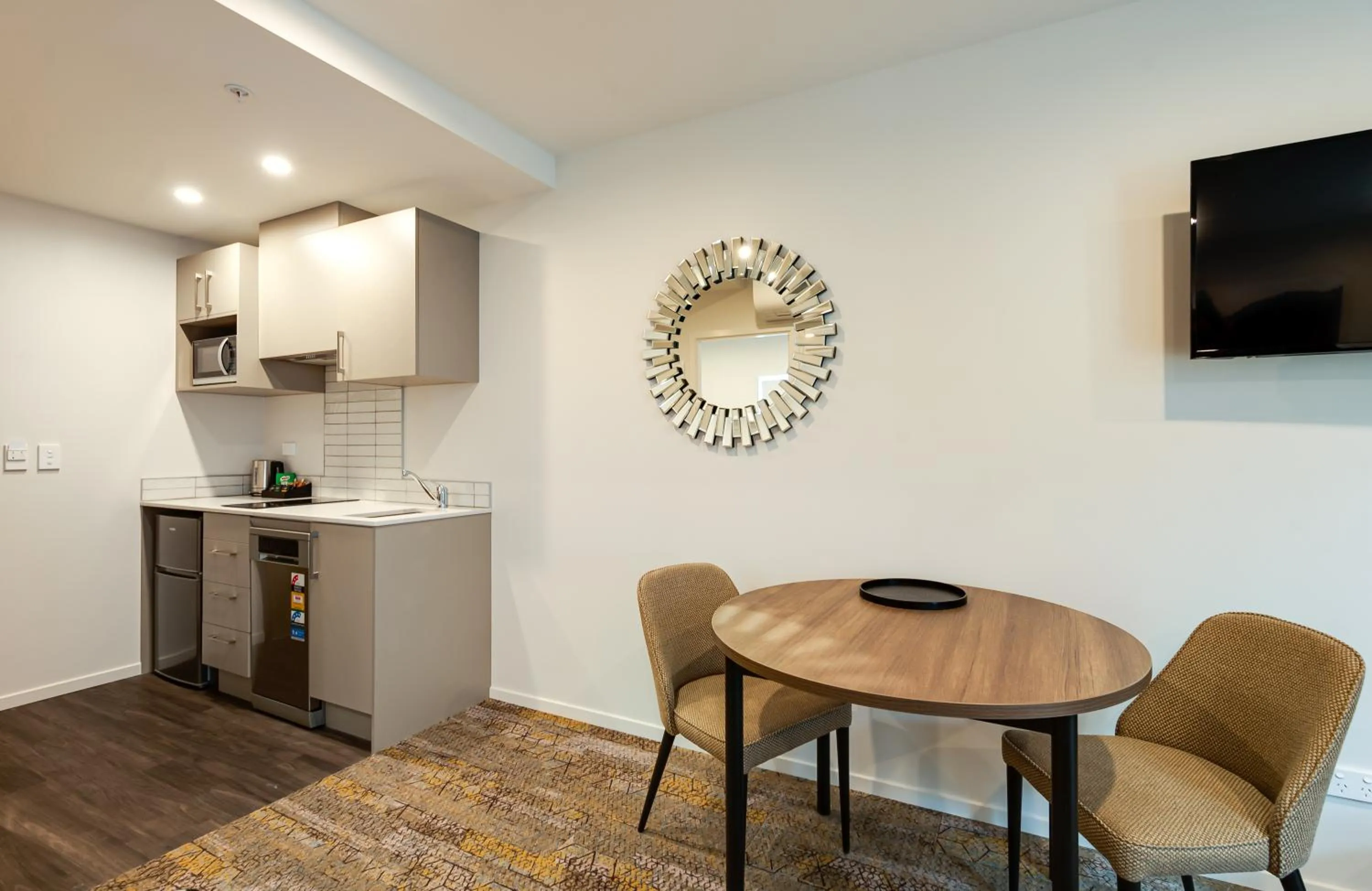 Kitchen or kitchenette in La Quinta by Wyndham Remarkables Park Queenstown
