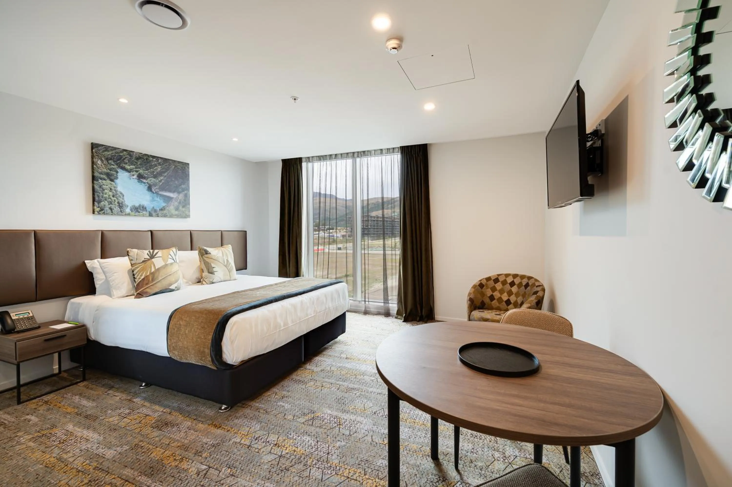 Photo of the whole room, Bed in La Quinta by Wyndham Remarkables Park Queenstown