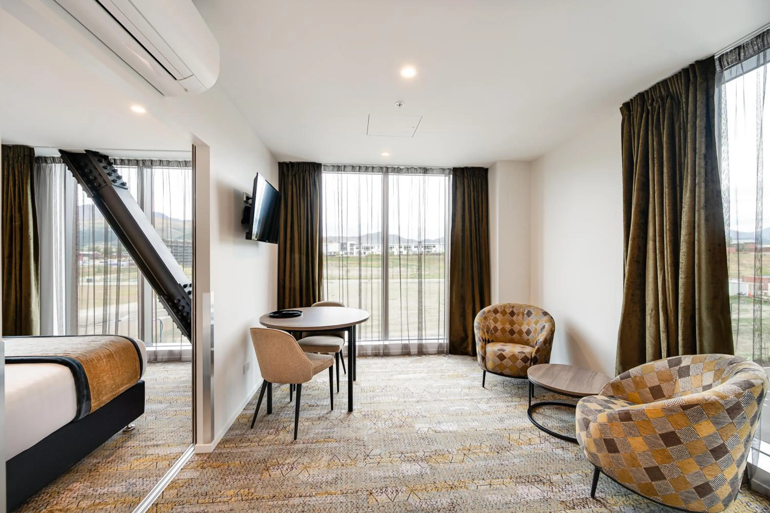 Living room in La Quinta by Wyndham Remarkables Park Queenstown