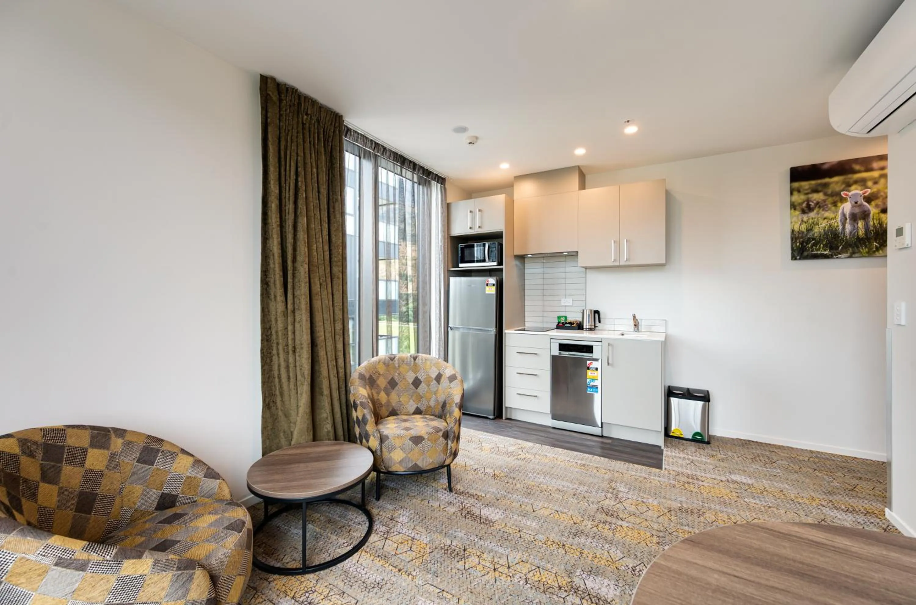 Kitchen or kitchenette in La Quinta by Wyndham Remarkables Park Queenstown
