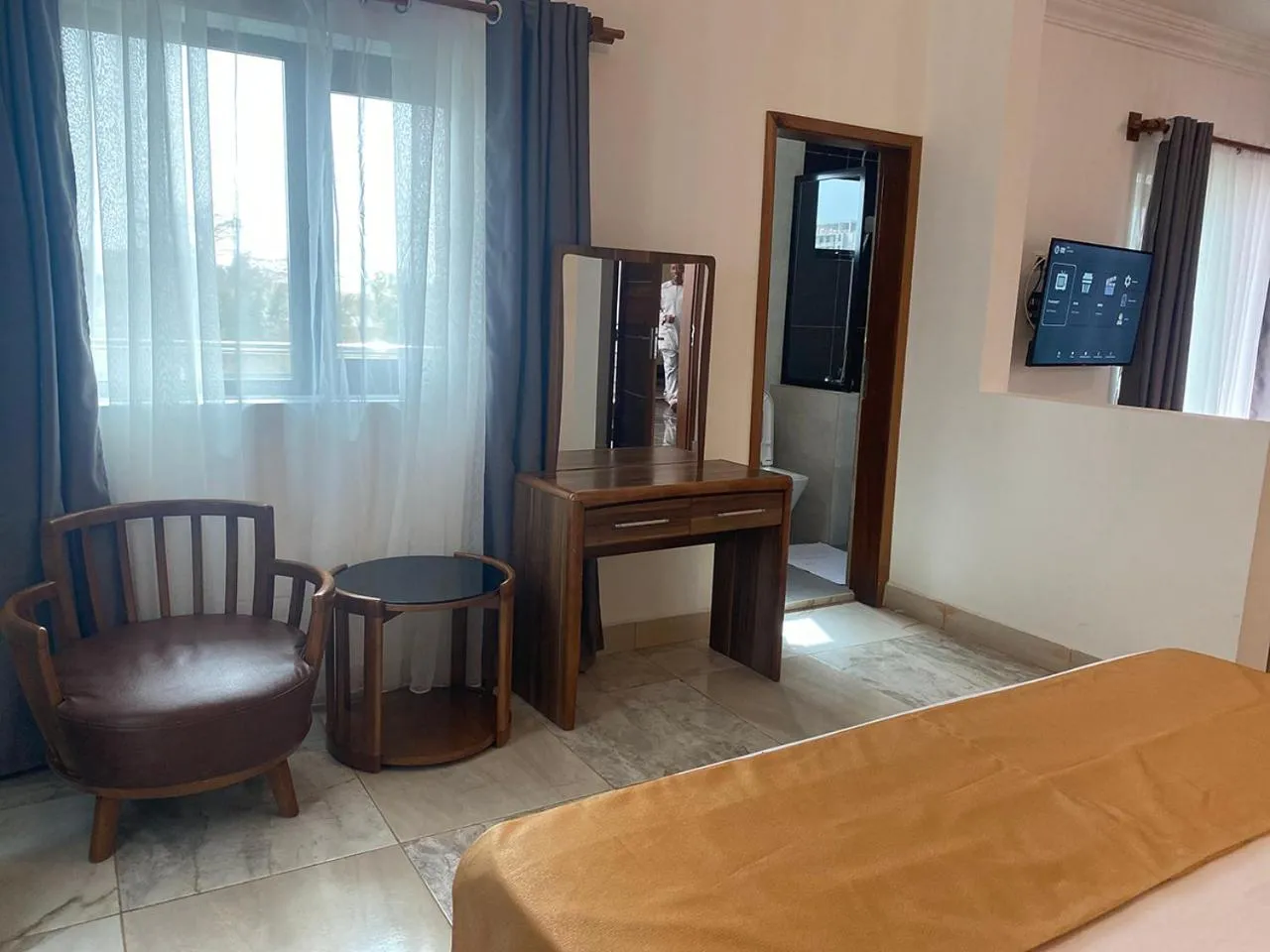 Toilet, Bed in Hotel Residence La Corniche