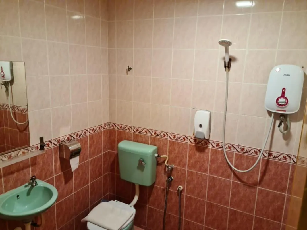 Shower in Hotel Johan