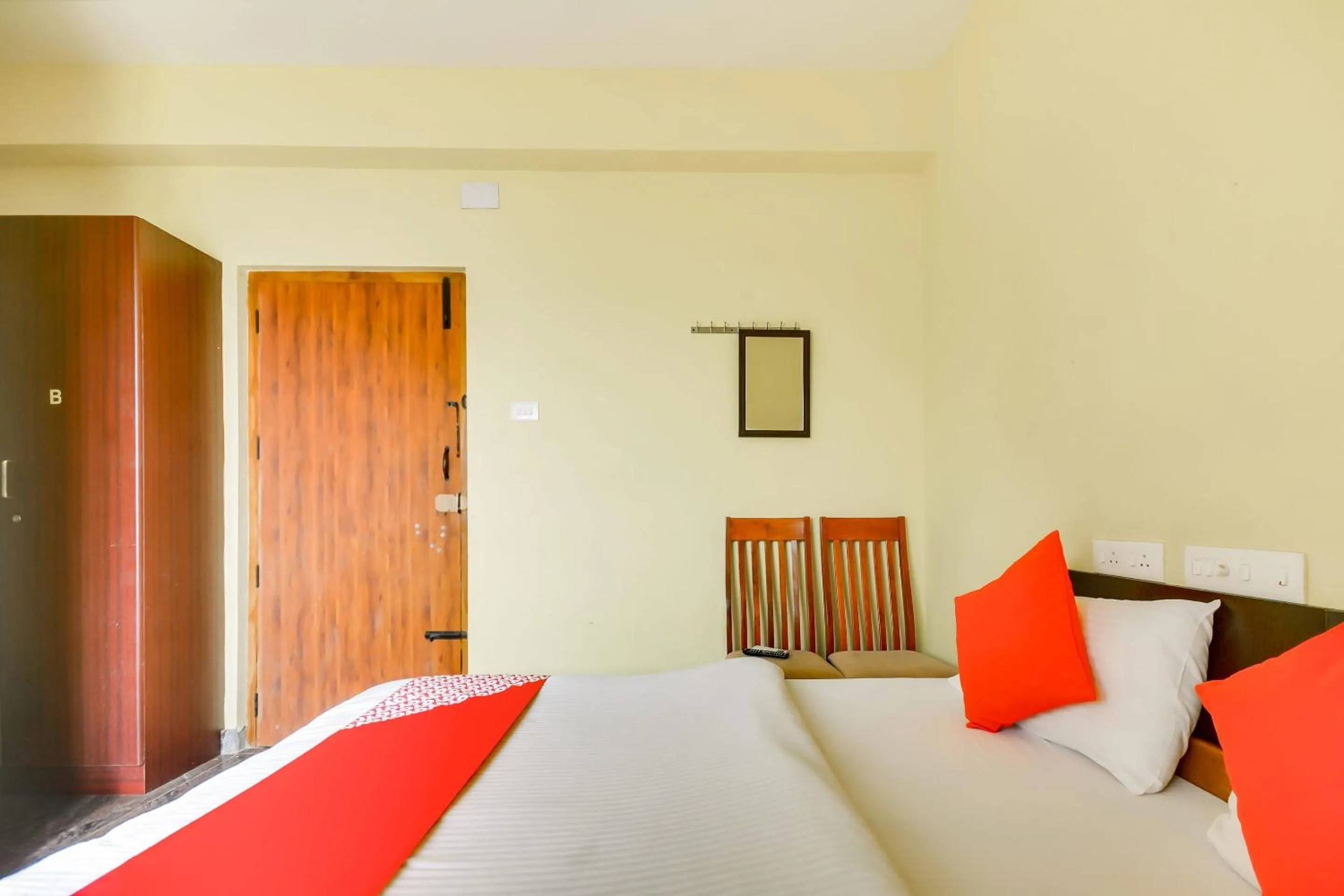 Bedroom, Bed in Hotel O St Residency