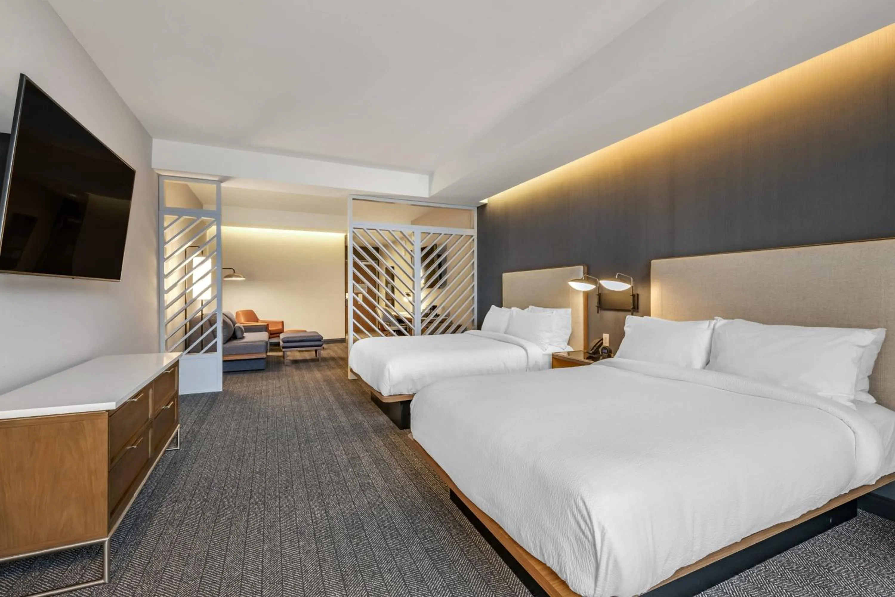 Photo of the whole room, Bed in Courtyard by Marriott Fort Lauderdale Downtown