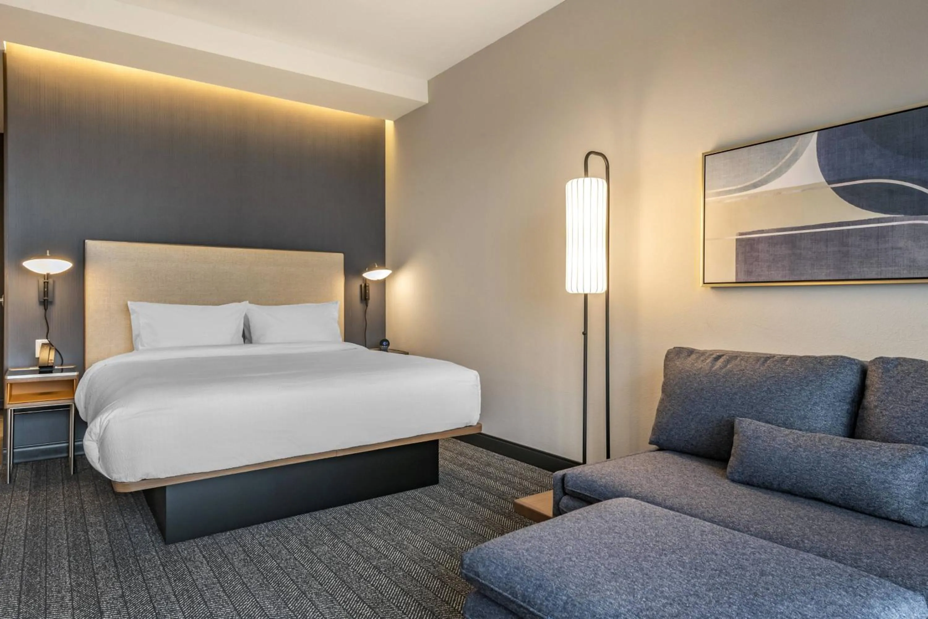 Photo of the whole room, Bed in Courtyard by Marriott Fort Lauderdale Downtown