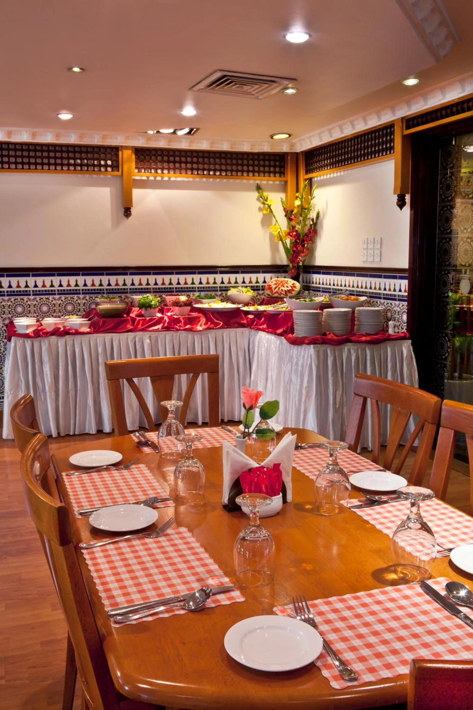 Restaurant/places to eat in Landmark Plaza Hotel