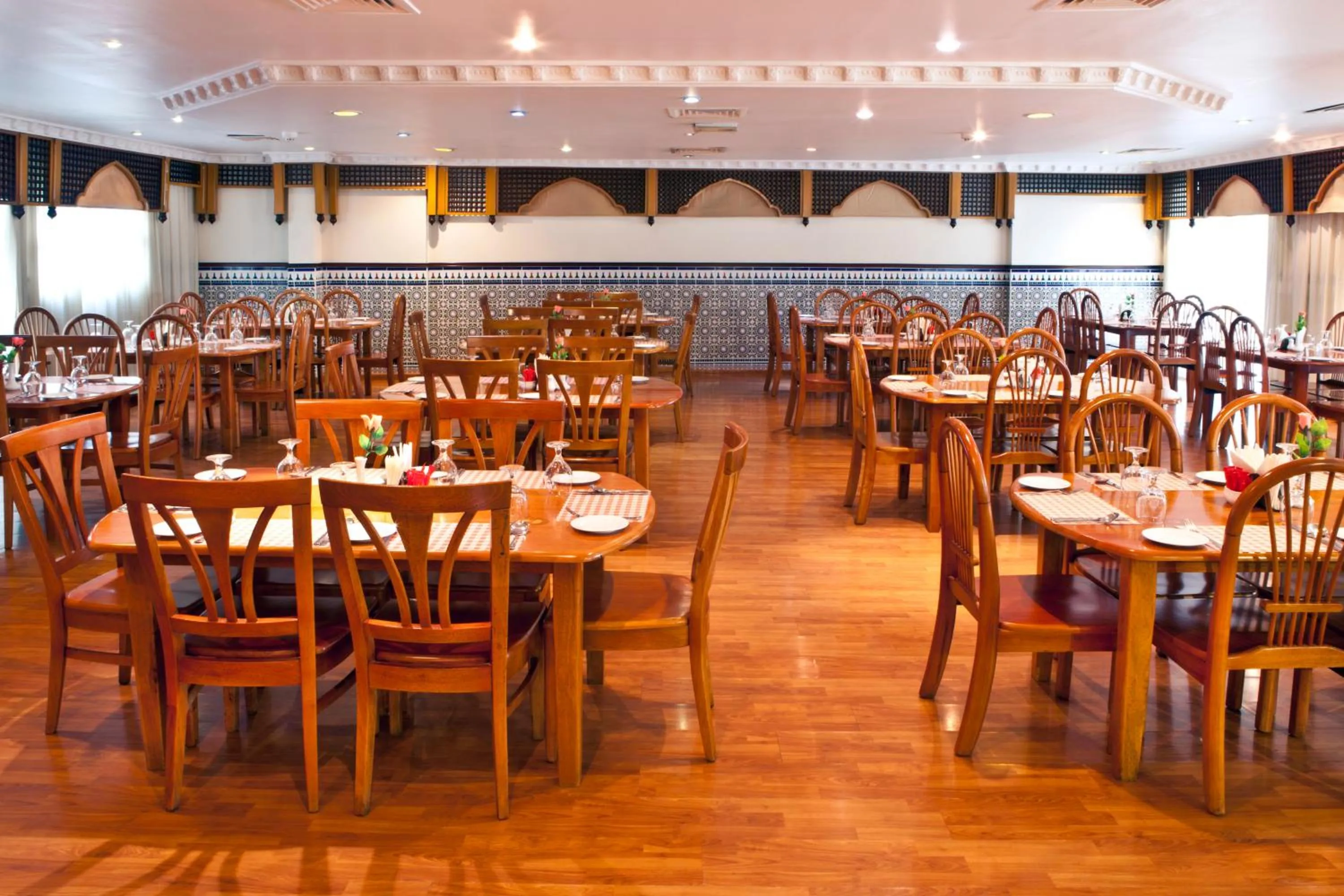 Restaurant/places to eat in Landmark Plaza Hotel