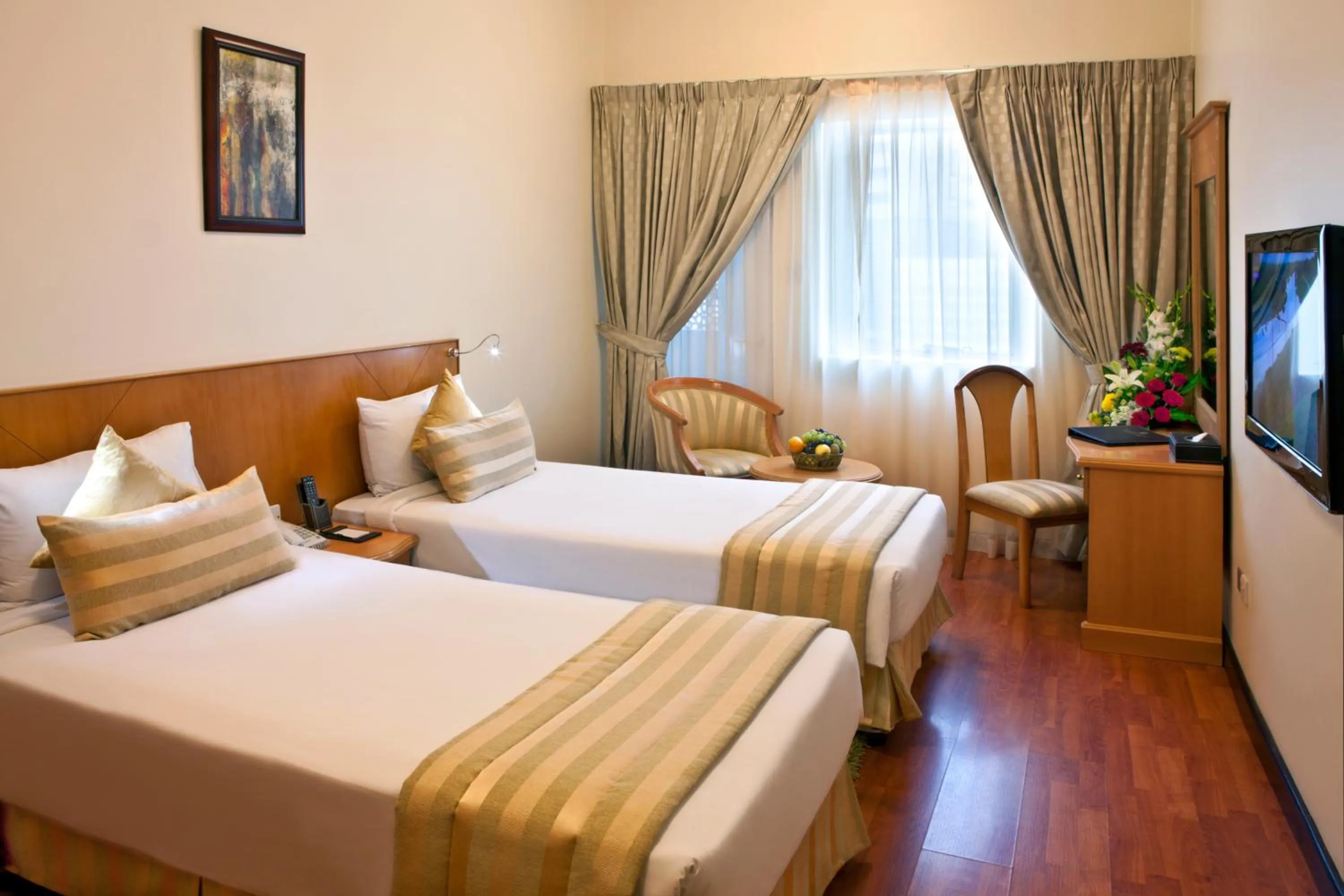 Day, Bed in Landmark Plaza Hotel