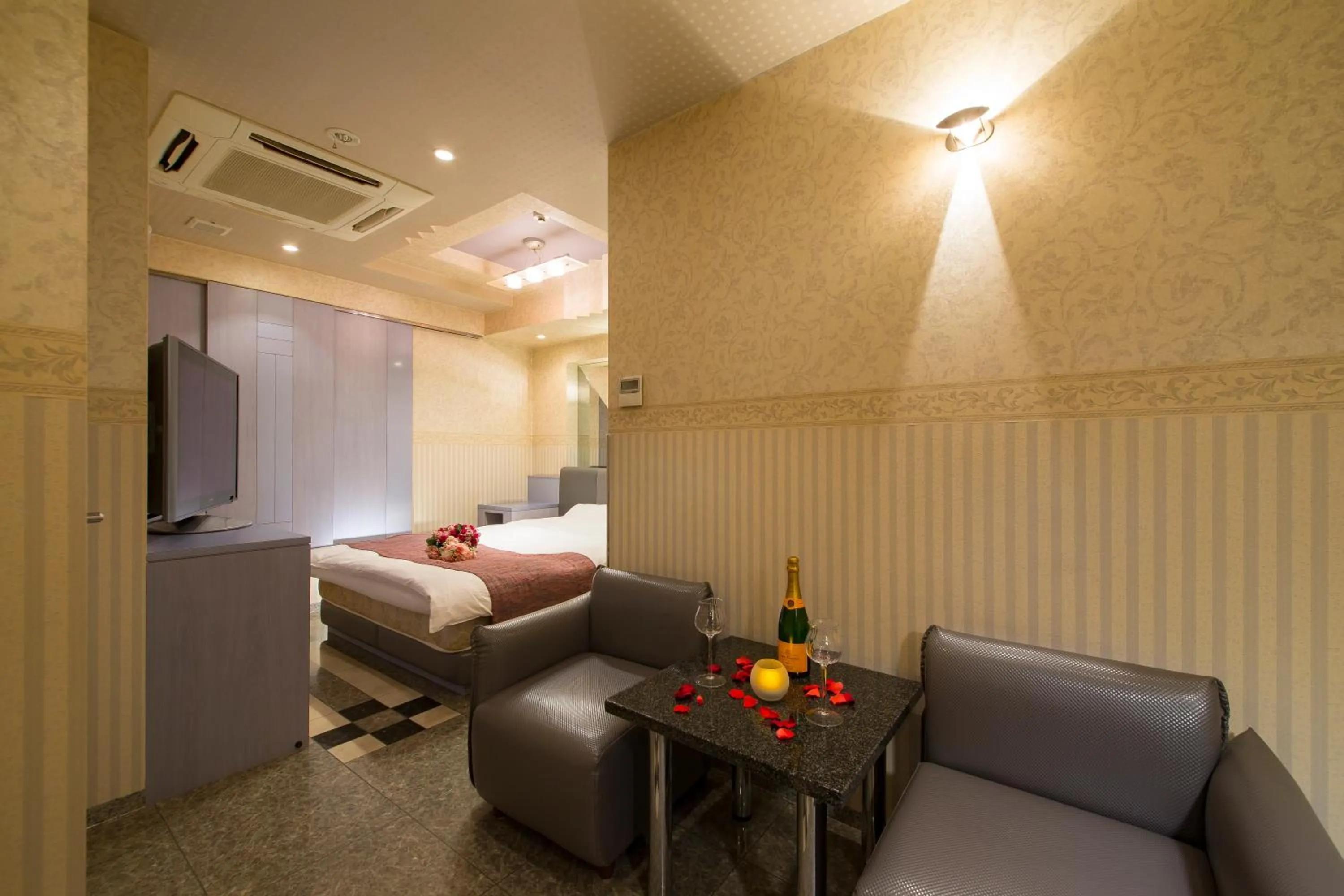 Photo of the whole room, Bed in HOTEL THE i Adult only