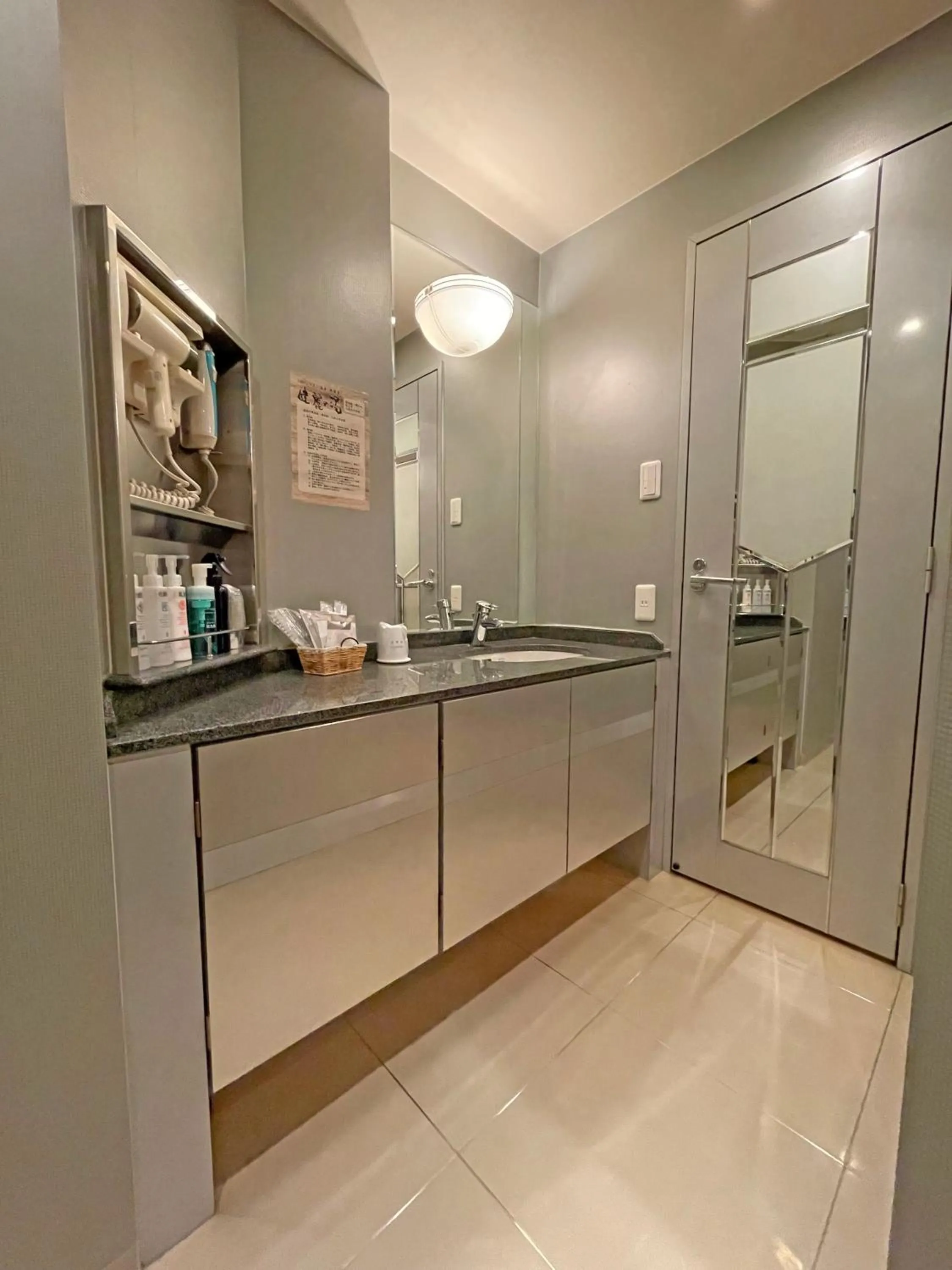 Bathroom in HOTEL THE i Adult only