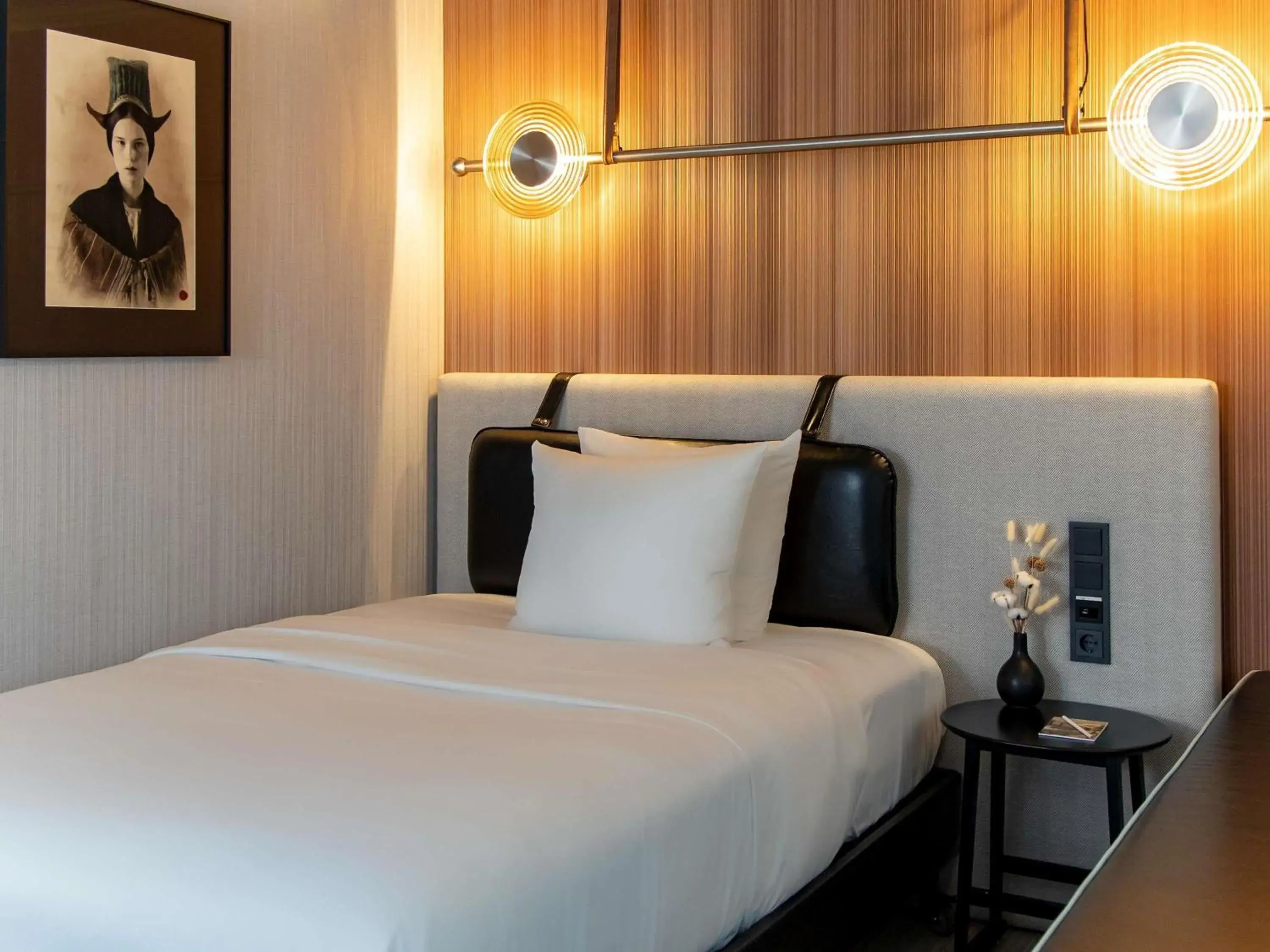 Classic Single Room in MUZE Hotel Dusseldorf - Handwritten Collection Classic Single Room in MUZE Hotel Dusseldorf - Handwritten Collection