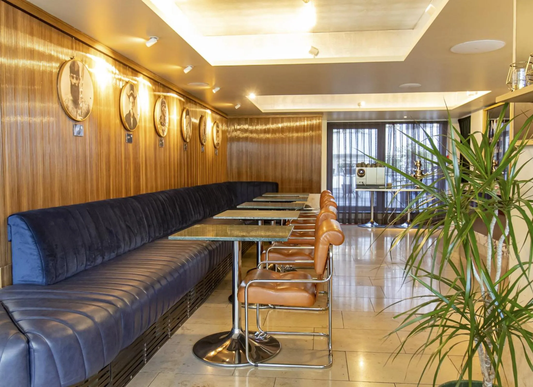 Lounge or bar in MUZE Hotel Dusseldorf - Handwritten Collection