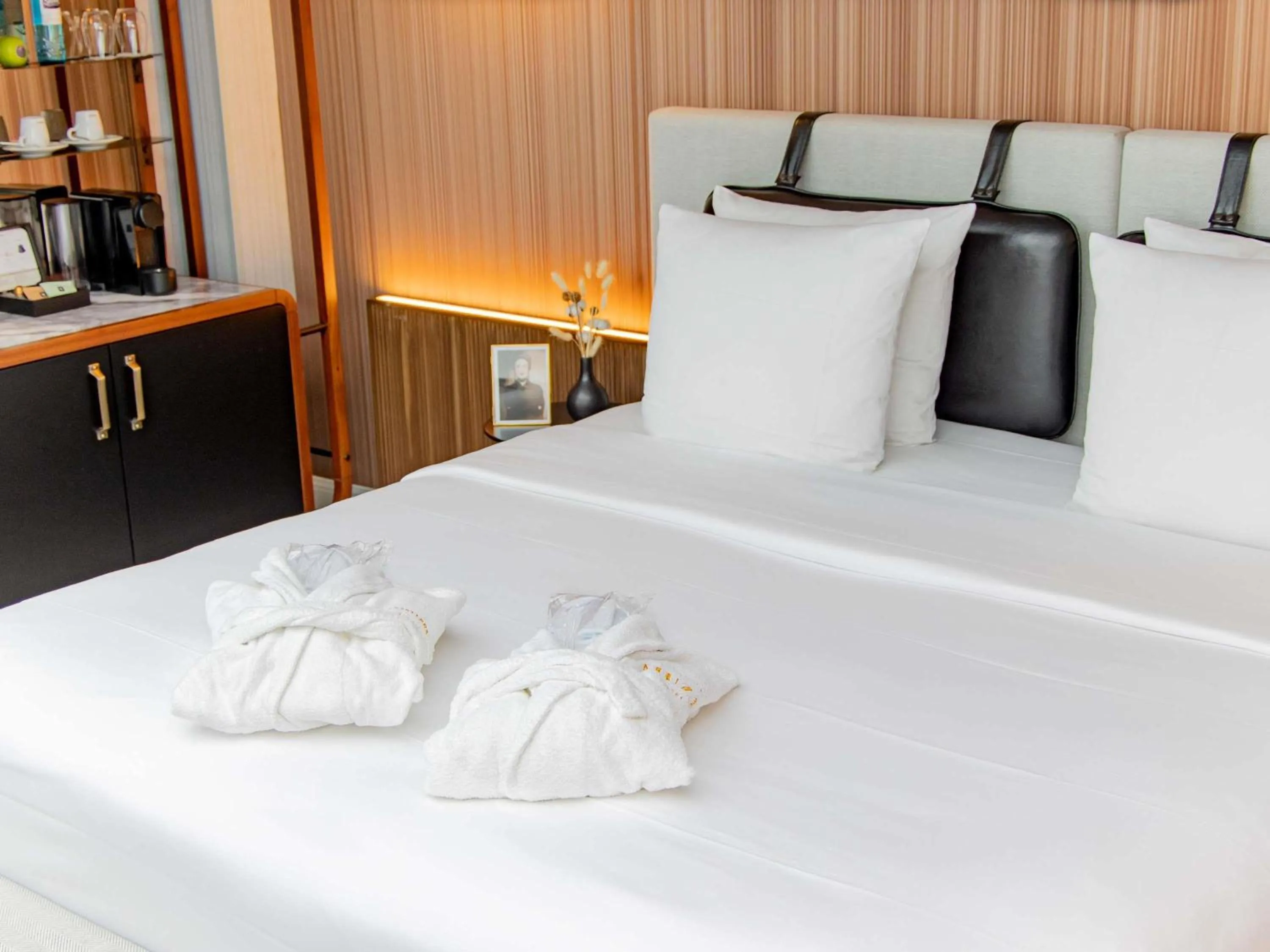 Bedroom, Bed in MUZE Hotel Dusseldorf - Handwritten Collection