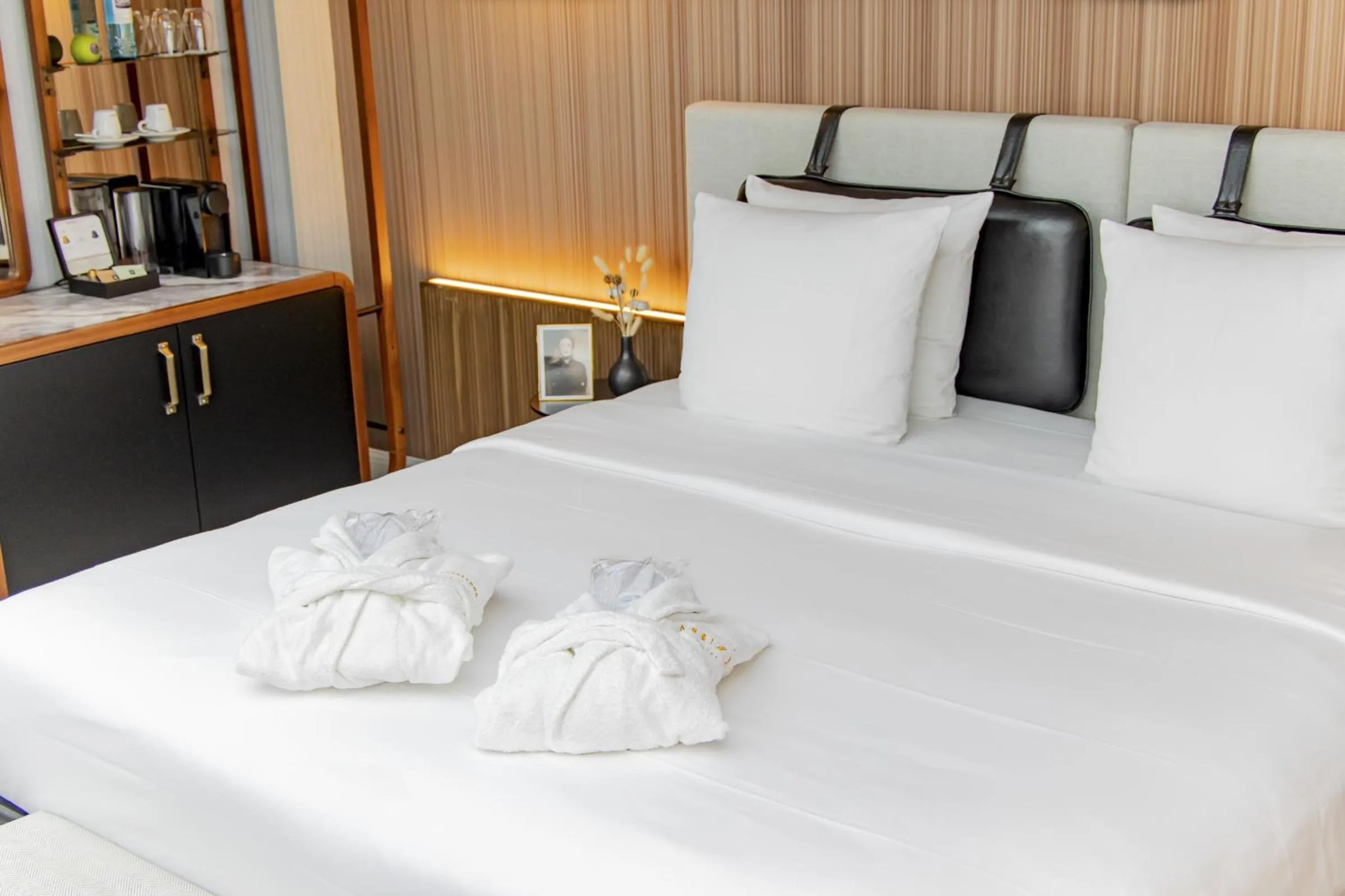 Bed in MUZE Hotel Dusseldorf - Handwritten Collection