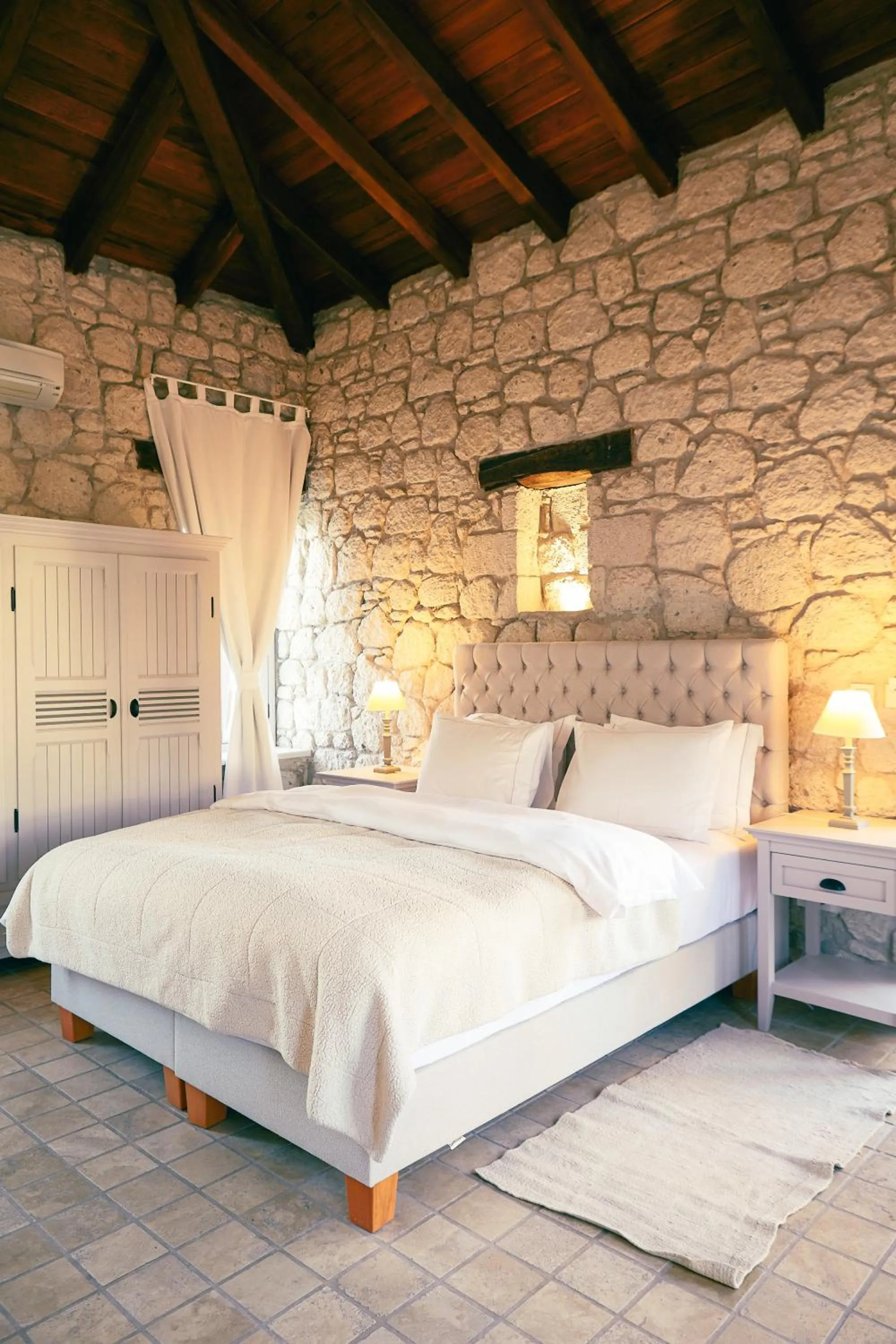 Bed in Manastir Alacati Hotel