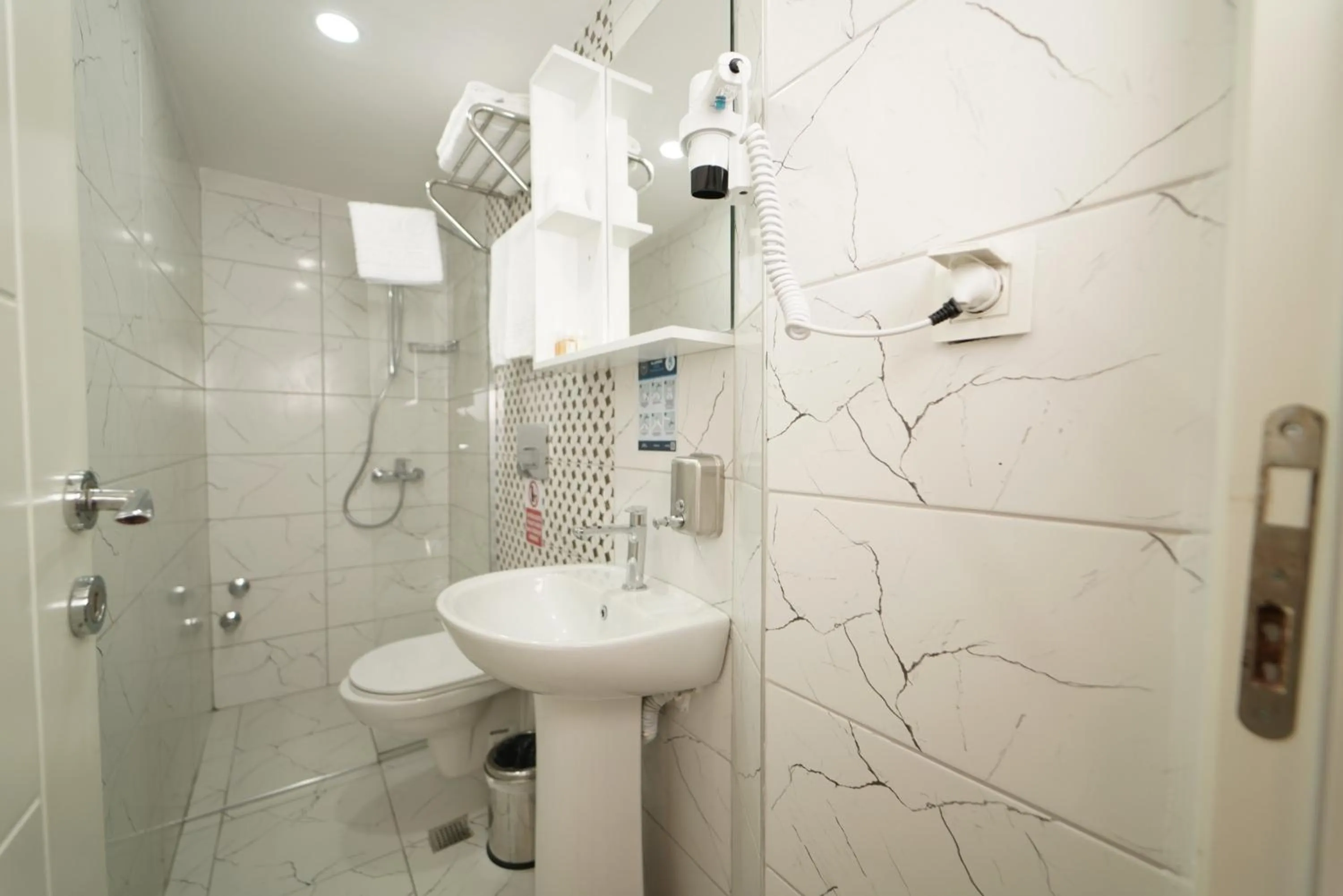 Shower in Deniz Boutique Hotel